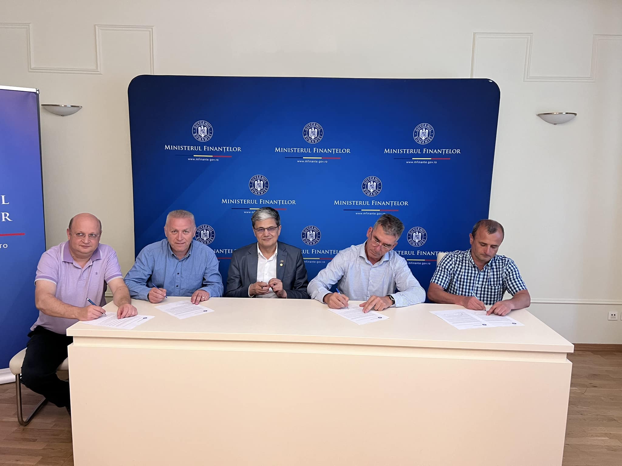 Marcel Boloș, întâlnire cu sindicaliștii din Ministerul Finanțelor: „NU vor exista disponibilizări” Marcel Boloș, întâlnire cu sindicaliștii din Ministerul Finanțelor: „NU vor exista disponibilizări”