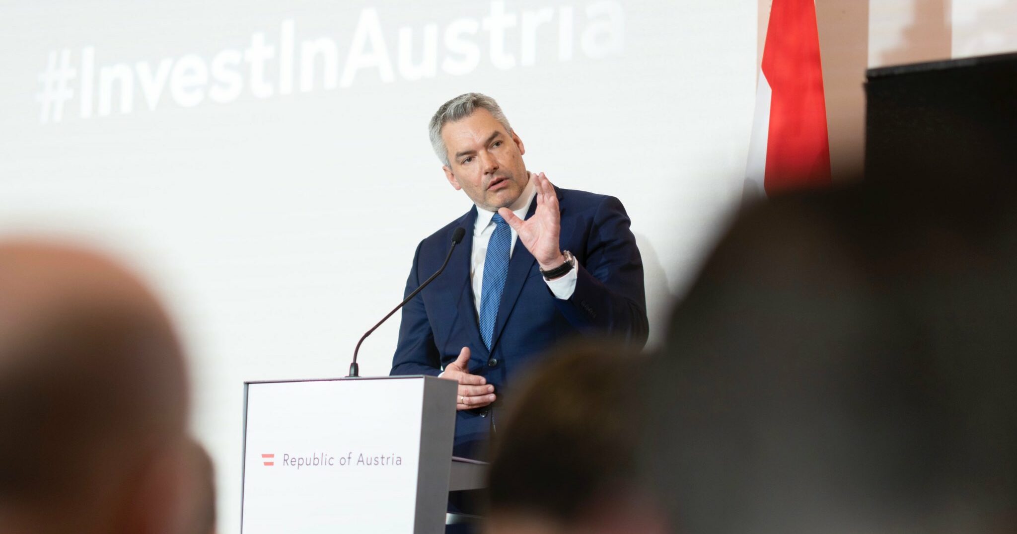 Întâlnirea dintre Olaf Scholz și Karl Nehammer începe cu un HANDSHAKE ratat de Cancelarul austriac