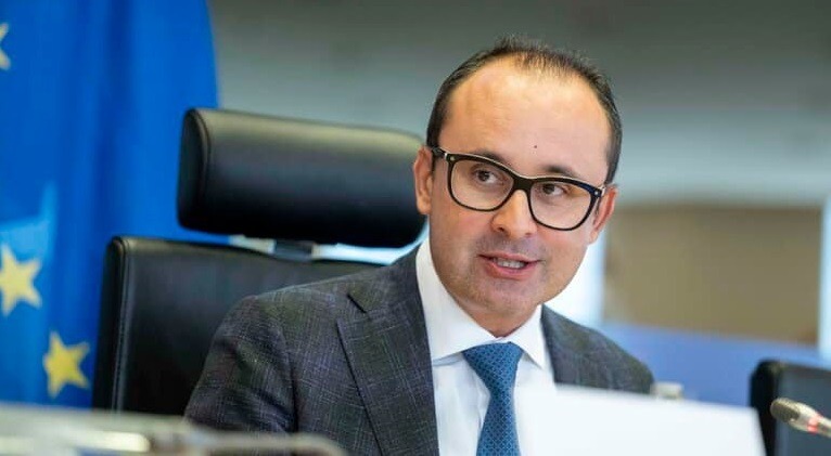 ”Nu putem acoperi datoria pe care o avem punând toată presiunea pe micii antreprenori, pe firmele care aduc plus valoare” ”Nu putem acoperi datoria pe care o avem punând toată presiunea pe micii antreprenori, pe firmele care aduc plus valoare”