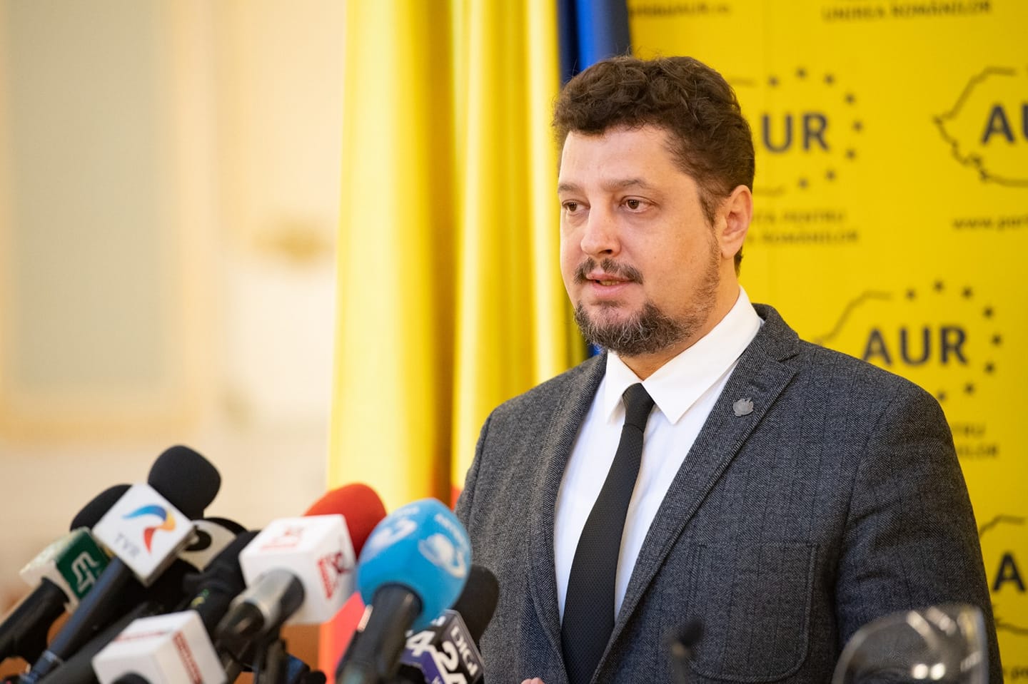 AUR anunță ca va „tăia în carne vie” ADMINISTRAȚIA publică dacă va ajunge la guvernare
