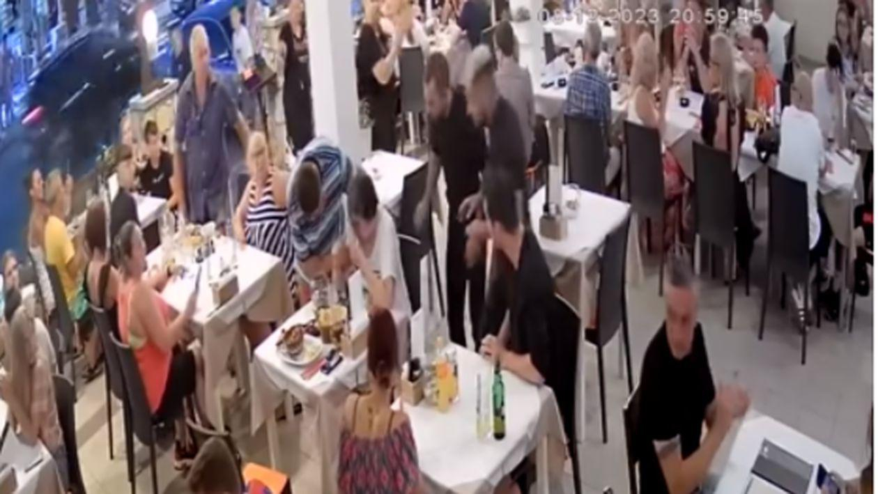 Chelnerul-erou Nikos a salvat o femeie de la moarte într-o tavernă din Grecia