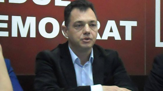 Comasarea ministerelor și curățenia în organigramele Guvernului sunt cheia reducerii deficitului bugetar, susține Radu Oprea, ministrul Economiei