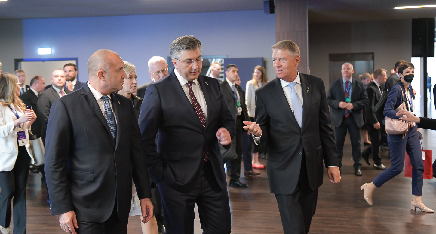 Începe Summitul Inițiativa celor 3 Mări, la București. La eveniment ar urma să fie prezent și Volodimir Zelenski Începe Summitul Inițiativa celor 3 Mări, la București. La eveniment ar urma să fie prezent și Volodimir Zelenski