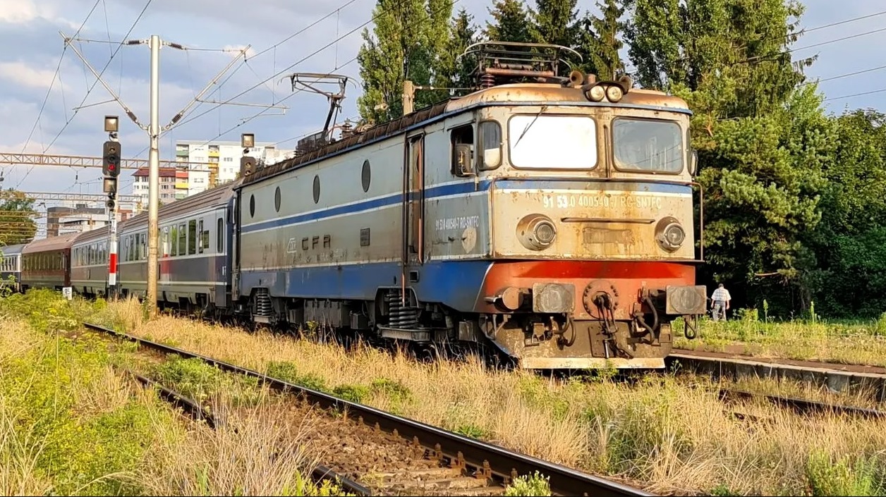 Investiții majore la CFR. Marcel Ciolacu anunță modernizarea a 55 de locomotive electrice și a 139 de vagoane de călători