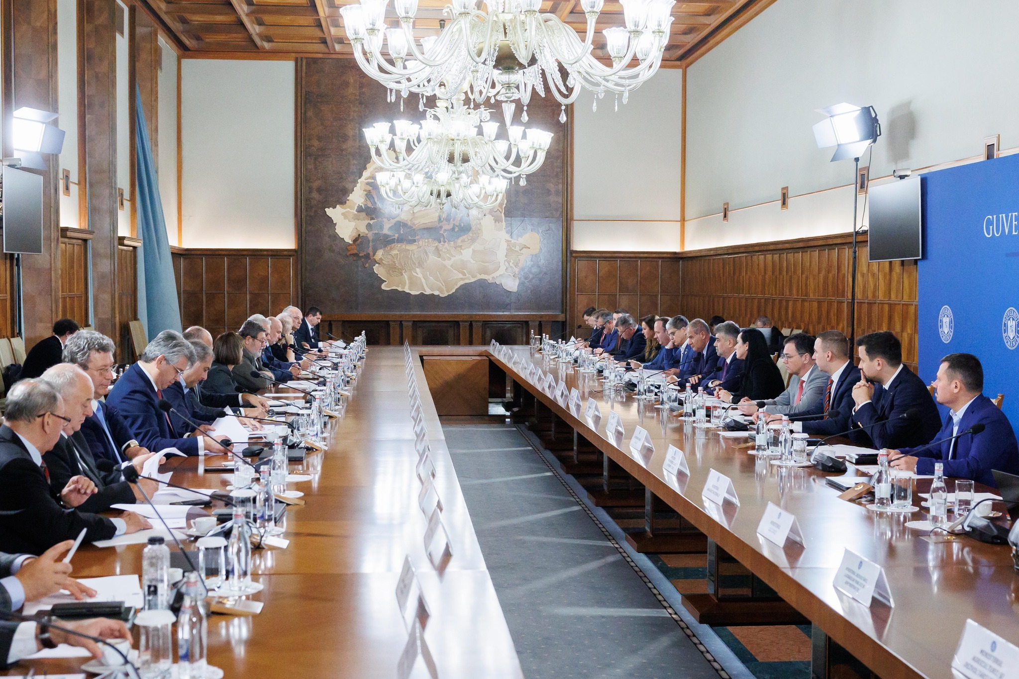 Discuții în Consiliul Tripartit privind majorarea salariului minim în construcții și agricultură. Cu cât vor crește salariile românilor? Discuții în Consiliul Tripartit privind majorarea salariului minim în construcții și agricultură. Cu cât vor crește salariile românilor?