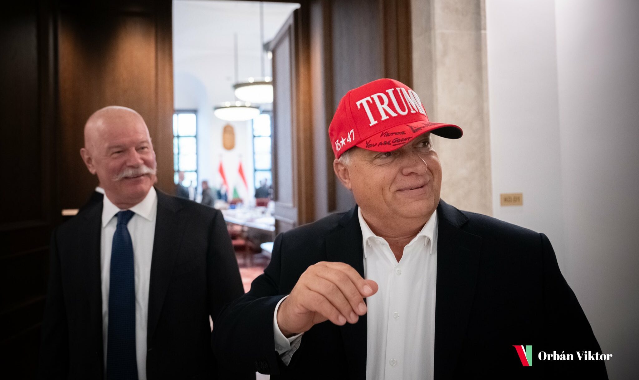 O gafă se tratează cu o șapcă / Donald Trump îl pe Viktor Orbán un „mare lider al Turciei” O gafă se tratează cu o șapcă / Donald Trump îl pe Viktor Orbán un „mare lider al Turciei”