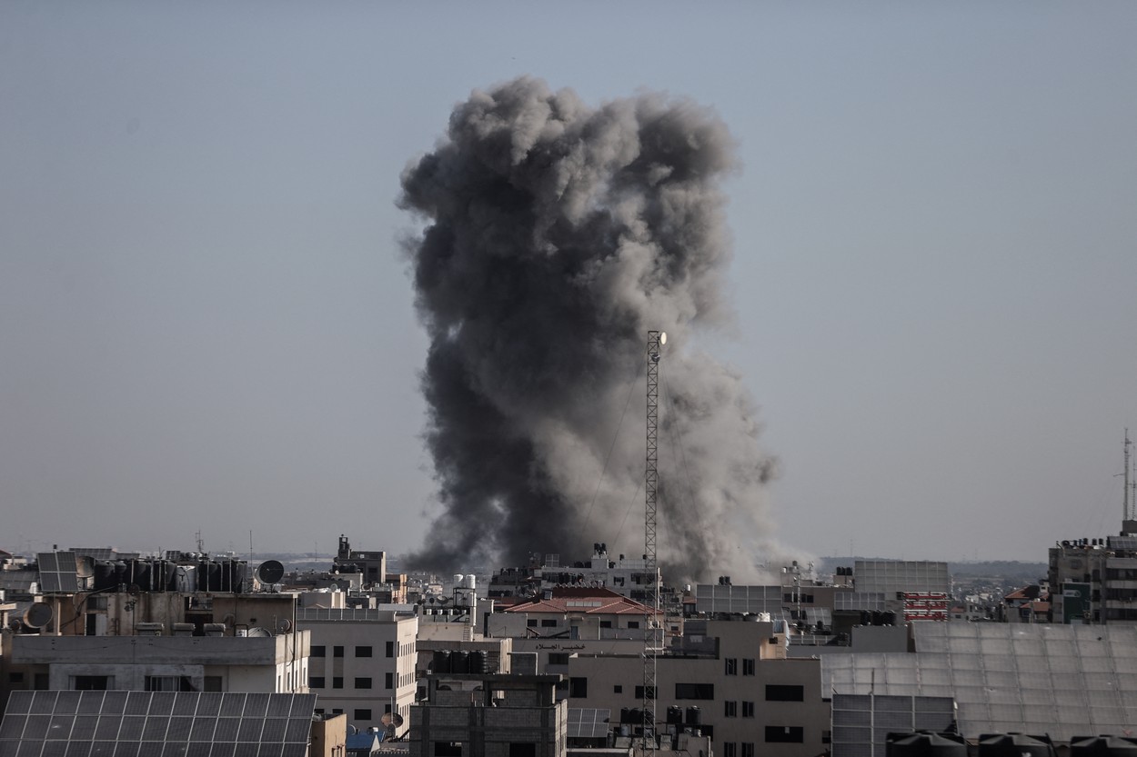 Familia unui corespondent de război Al Jazeera și-a PIERDUT familia într-un bombardament din Fâșia Gaza