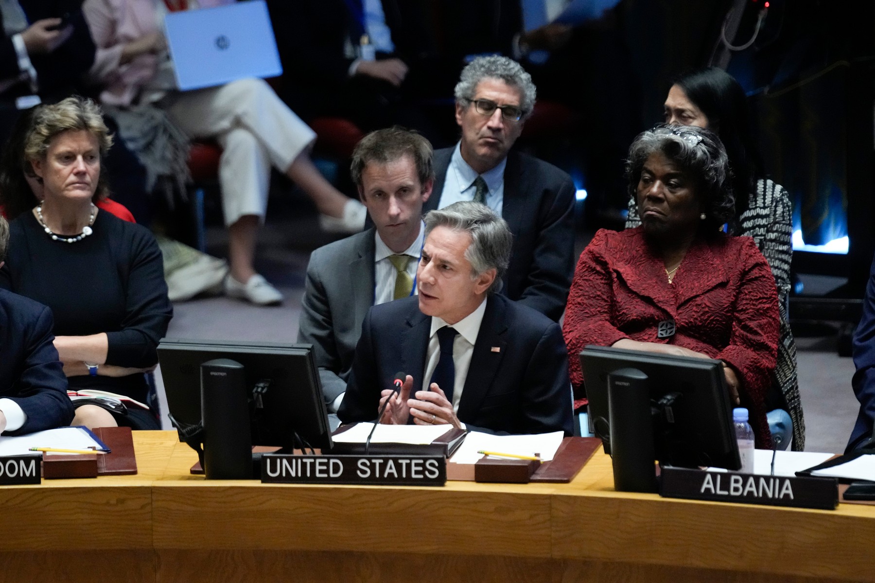 Statele Unite avertizează Iranul că ar putea riposta la atacurile care vizează baze militare americane din Orientul Mijlociu Statele Unite avertizează Iranul că ar putea riposta la atacurile care vizează baze militare americane din Orientul Mijlociu