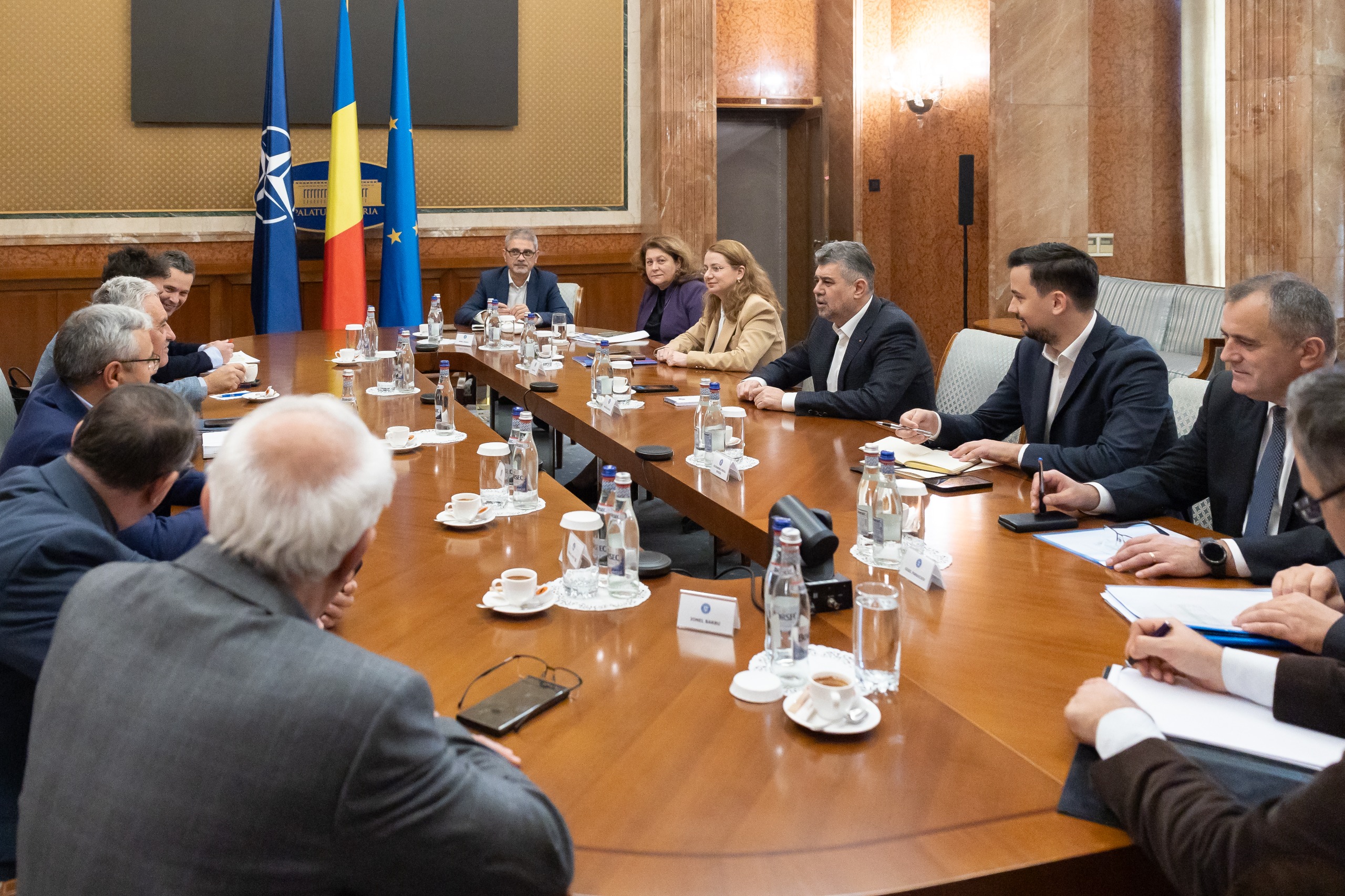 Întâlnire cu sindicatele din educație la Guvern/ Se discută măririle salariale promise profesorilor de la 1 ianuarie 2024