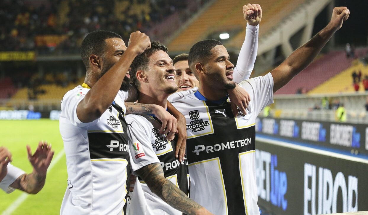 Dennis Man face spectacol la Parma! Românul a marcat din nou, iar echipa lui s-a calificat în optimile Cupei Italiei