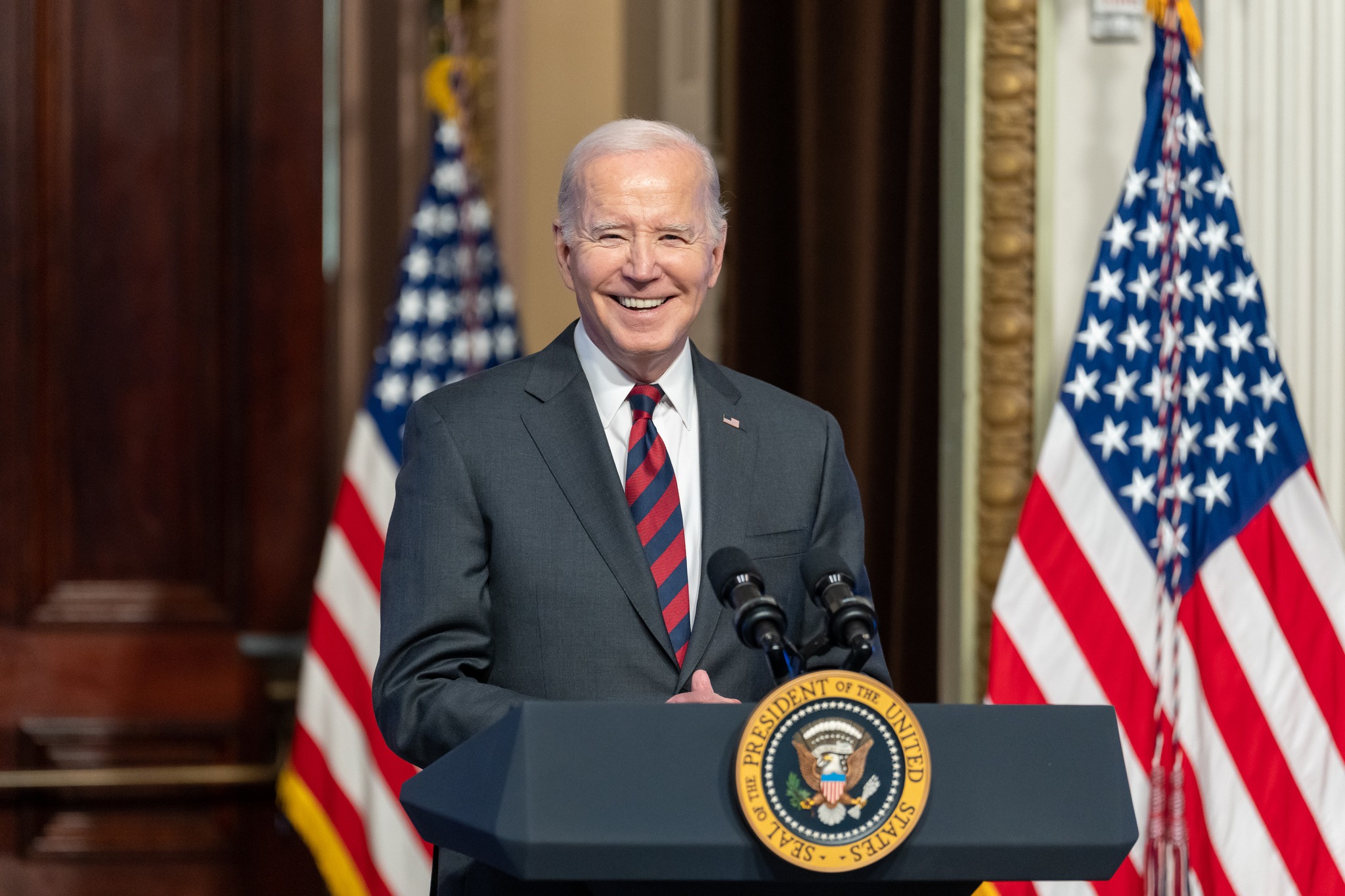 Joe Biden glumește cu arsenalul nuclear din dotarea SUA: „Pușcașul meu marin are un cod pentru a arunca lumea în aer”