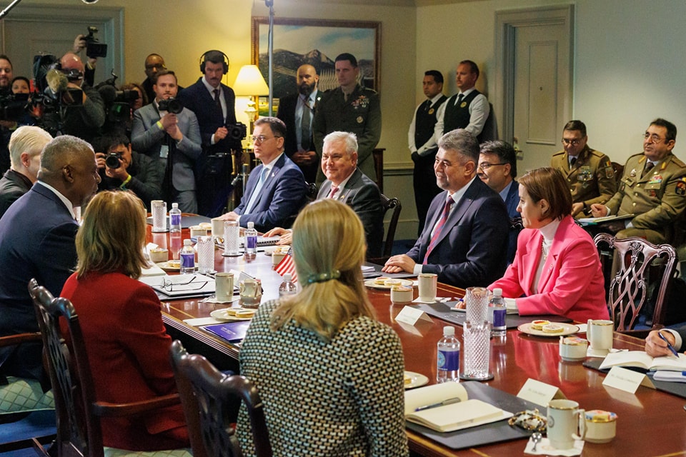 Angel Tîlvăr spune că întrevederea cu Lloyd Austin marchează „un pas important în consolidarea legăturilor româno-americane”