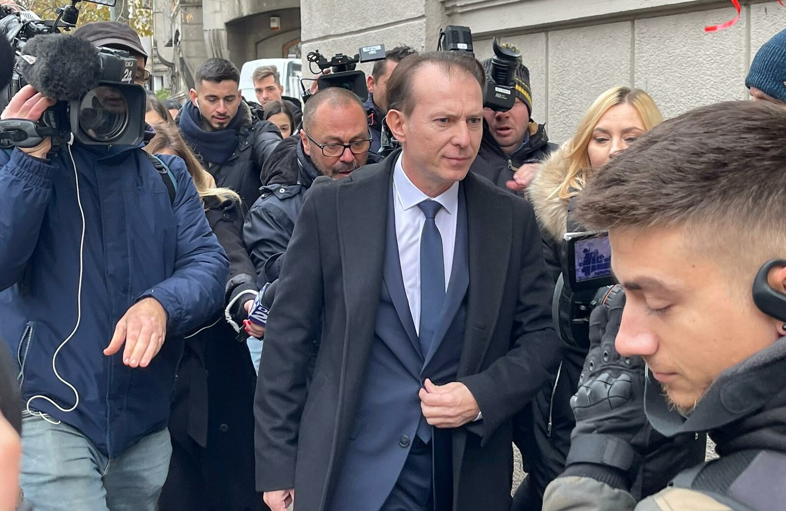 VIDEO UPDATE | Prima zi de audieri în Dosarul vaccinurilor / Florin Cîțu a stat față în față cu procurorii DNA / Ce calitate are VIDEO UPDATE | Prima zi de audieri în Dosarul vaccinurilor / Florin Cîțu a stat față în față cu procurorii DNA / Ce calitate are