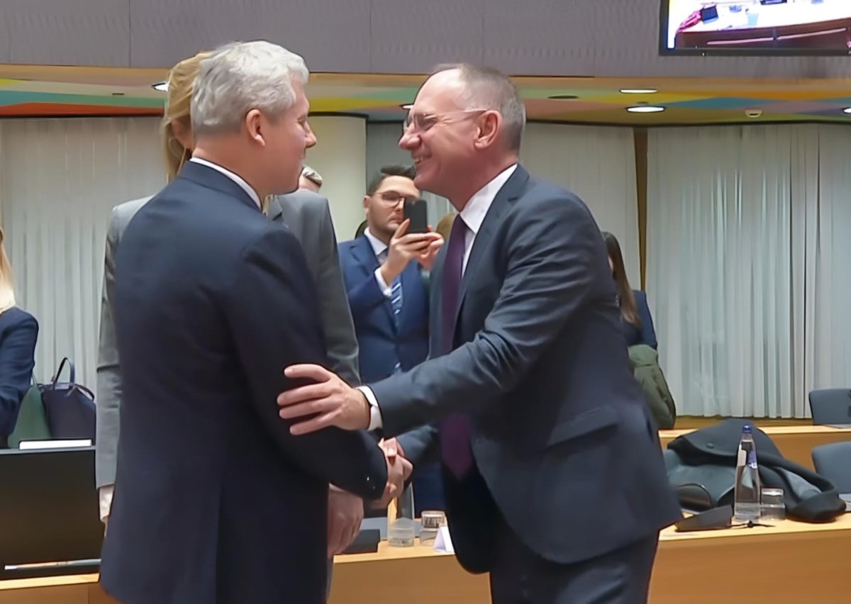 „Trebuie să avem curajul să luăm decizia corectă și dreaptă de a extinde Spațiul Schengen cu România și Bulgaria” „Trebuie să avem curajul să luăm decizia corectă și dreaptă de a extinde Spațiul Schengen cu România și Bulgaria”