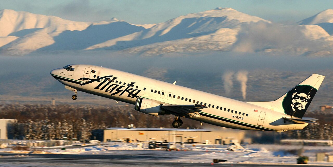Ușa unui avion al Alaska Airlines, cu 171 de pasageri la bord, s-a desprins de pe fuzelaj în timpul zborului