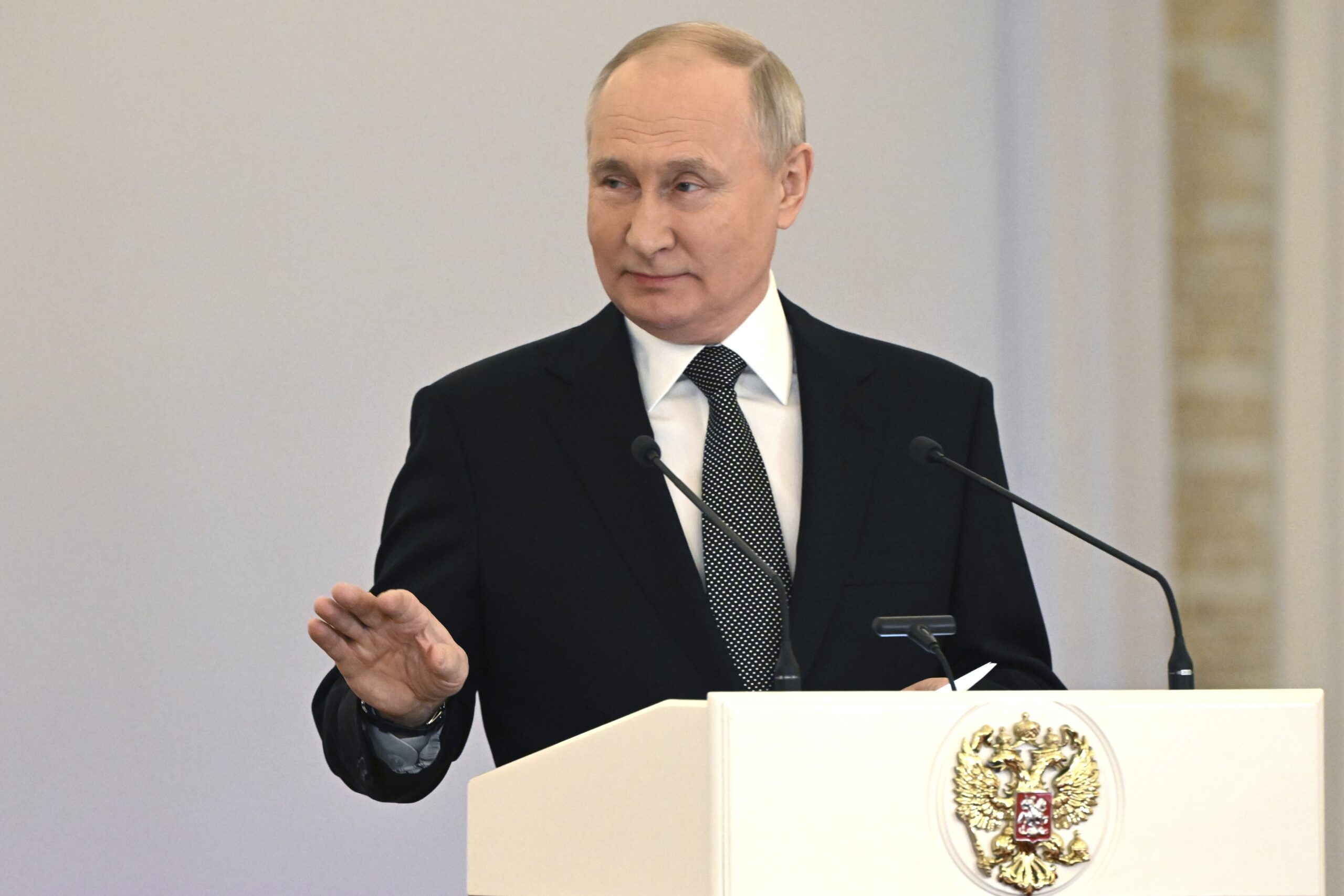 Vladimir Putin, un ȚAR sărac în declarația de avere / Ce proprietăți își asumă unul dintre cei mai bogați oameni ai planetei