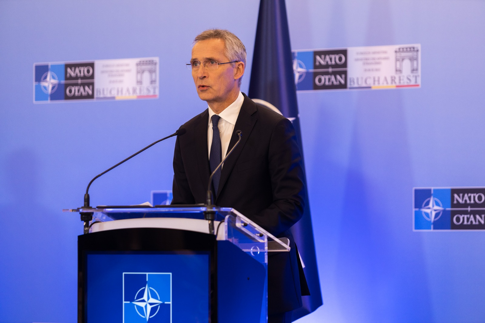 Secretarul general al NATO, Jens Stoltenberg, în vizită la Washington, pe tema ajutării Ucrainei împotriva Rusiei Secretarul general al NATO, Jens Stoltenberg, în vizită la Washington, pe tema ajutării Ucrainei împotriva Rusiei