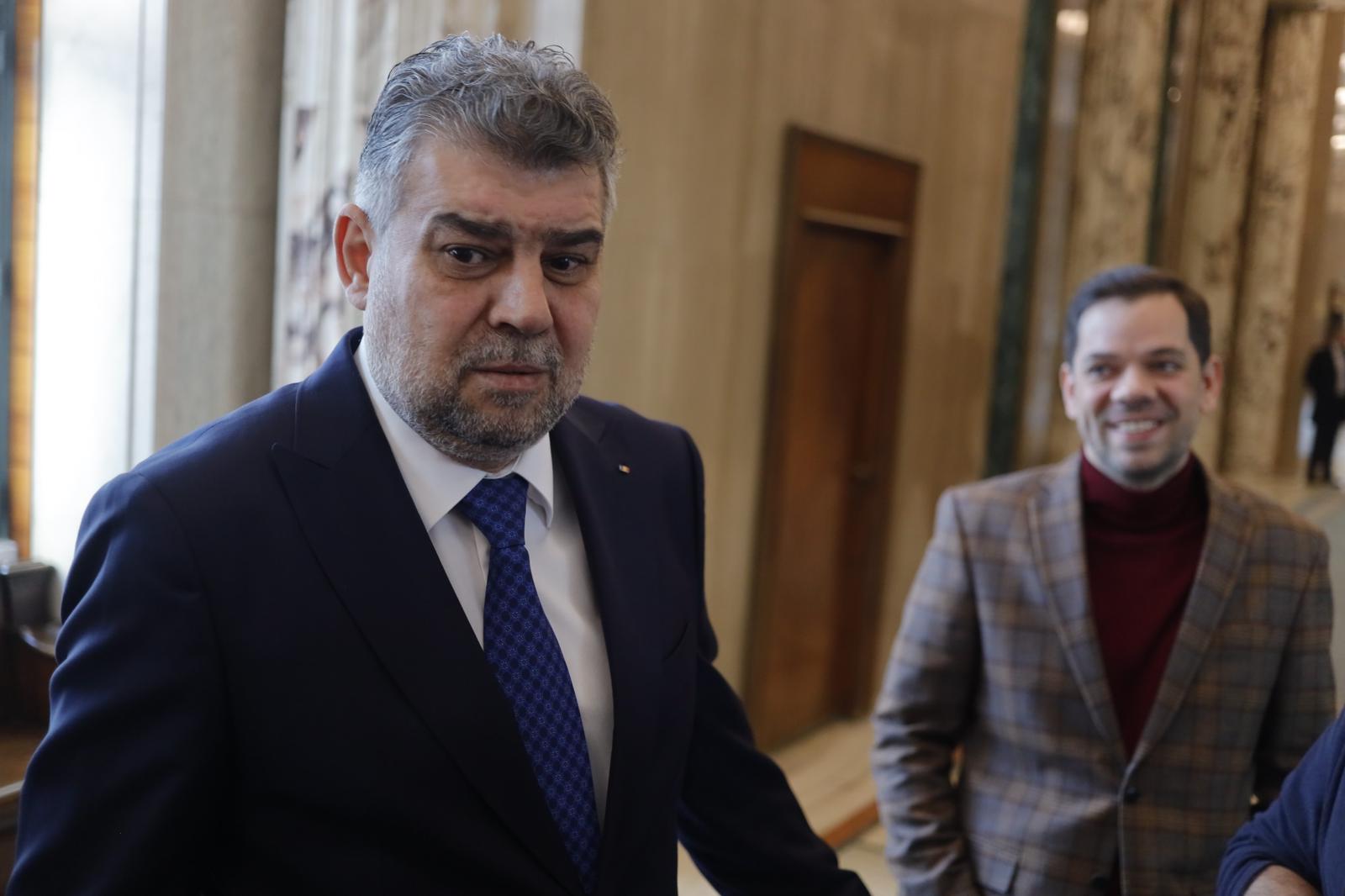 „Simion este un aventurier, Ciucă, un om de cuvânt, Șoșoacă e prezentă la Ambasada Rusiei” / Pentru ce s-a rugat Ciolacu la Muntele Athos