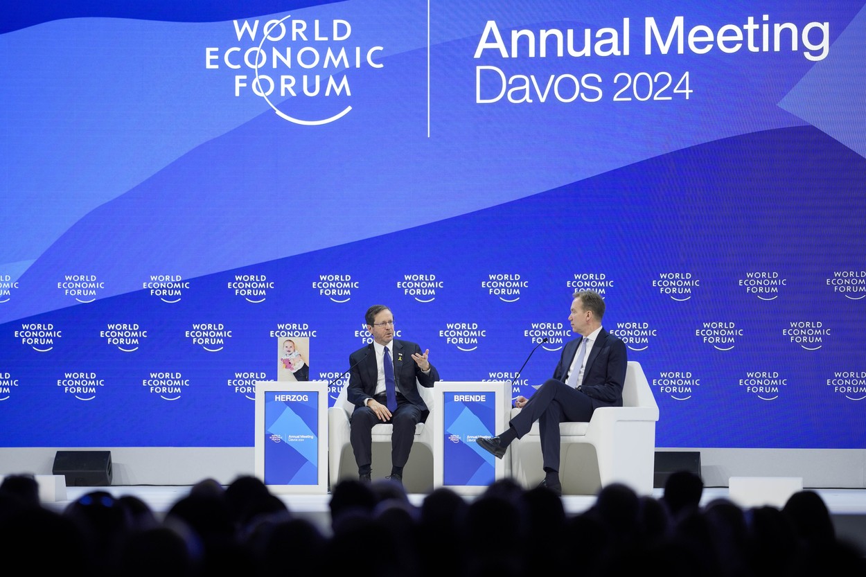 Herzog afirmă, la Davos, că Israelul vrea pace, dar trebuie să elimine terorismul /Parlamentul European cere armistițiu imediat în Fâșia Gaza Herzog afirmă, la Davos, că Israelul vrea pace, dar trebuie să elimine terorismul /Parlamentul European cere armistițiu imediat în Fâșia Gaza