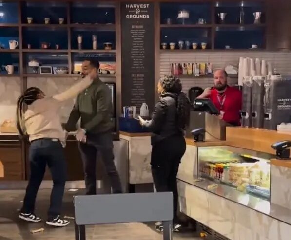Angajata unei cafenele s-a BĂTUT cu șefii, după ce a fost concediată: „Dați-mi lucrurile înapoi!”