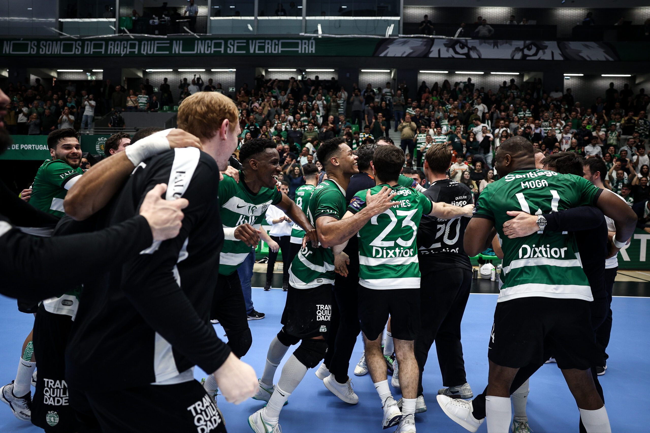 Dinamo, înfrângere dramatică pe terenul lui Sporting în EHF European League