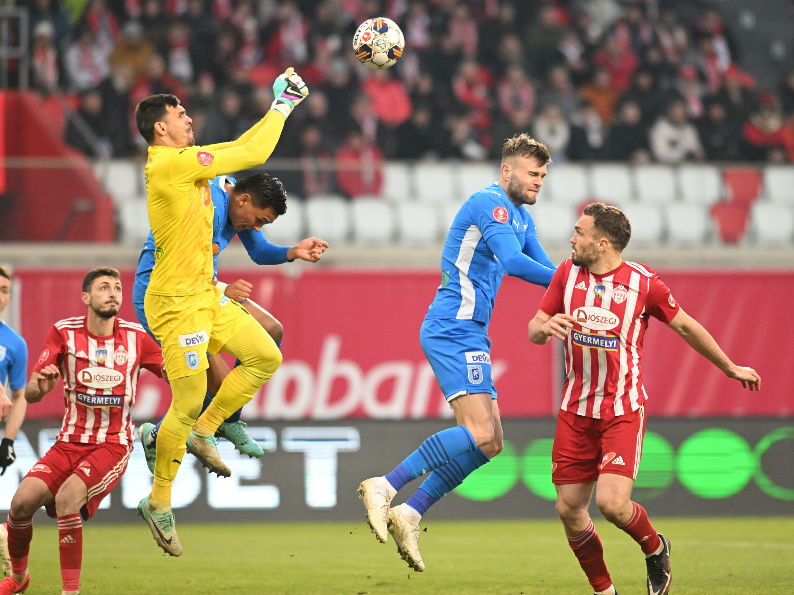 Titularul Universității Craiova are fractură! Mihai Rotaru, lovit de blestemul accidentărilor