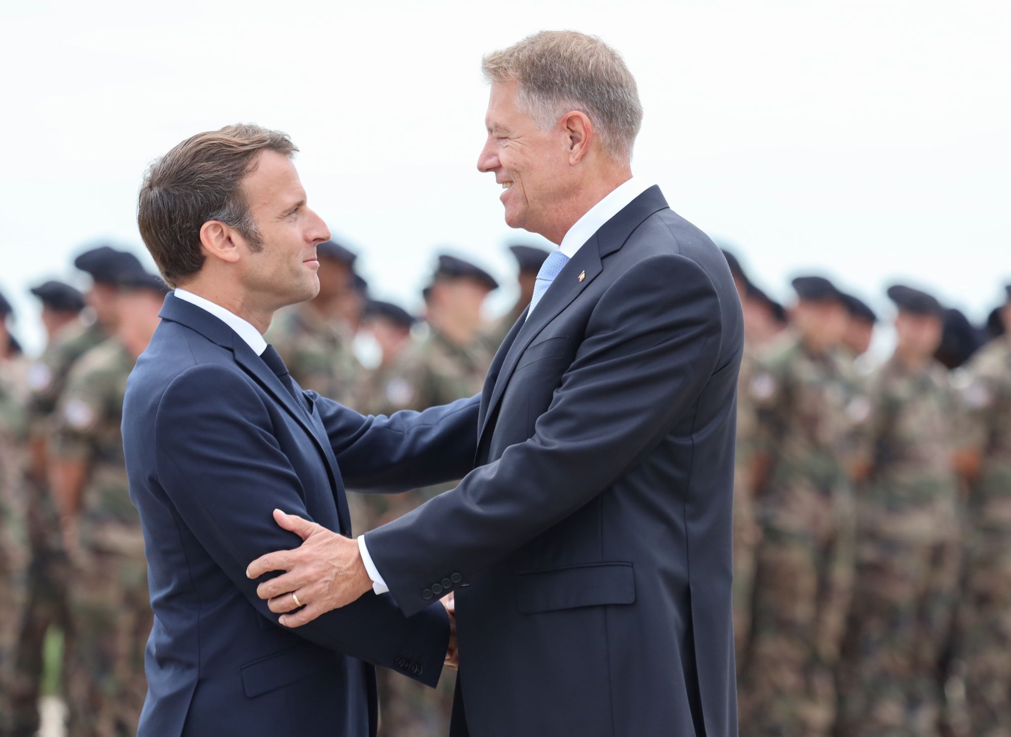 Klaus Iohannis pleacă la Paris, unde se va întâlni cu aliații NATO / Reuniune pe tema războiului din Ucraina