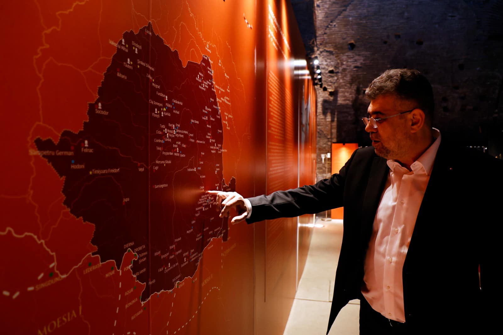 Marcel Ciolacu a vizitat expoziția „Dacia. L’ultima frontiera della romanità” din Roma