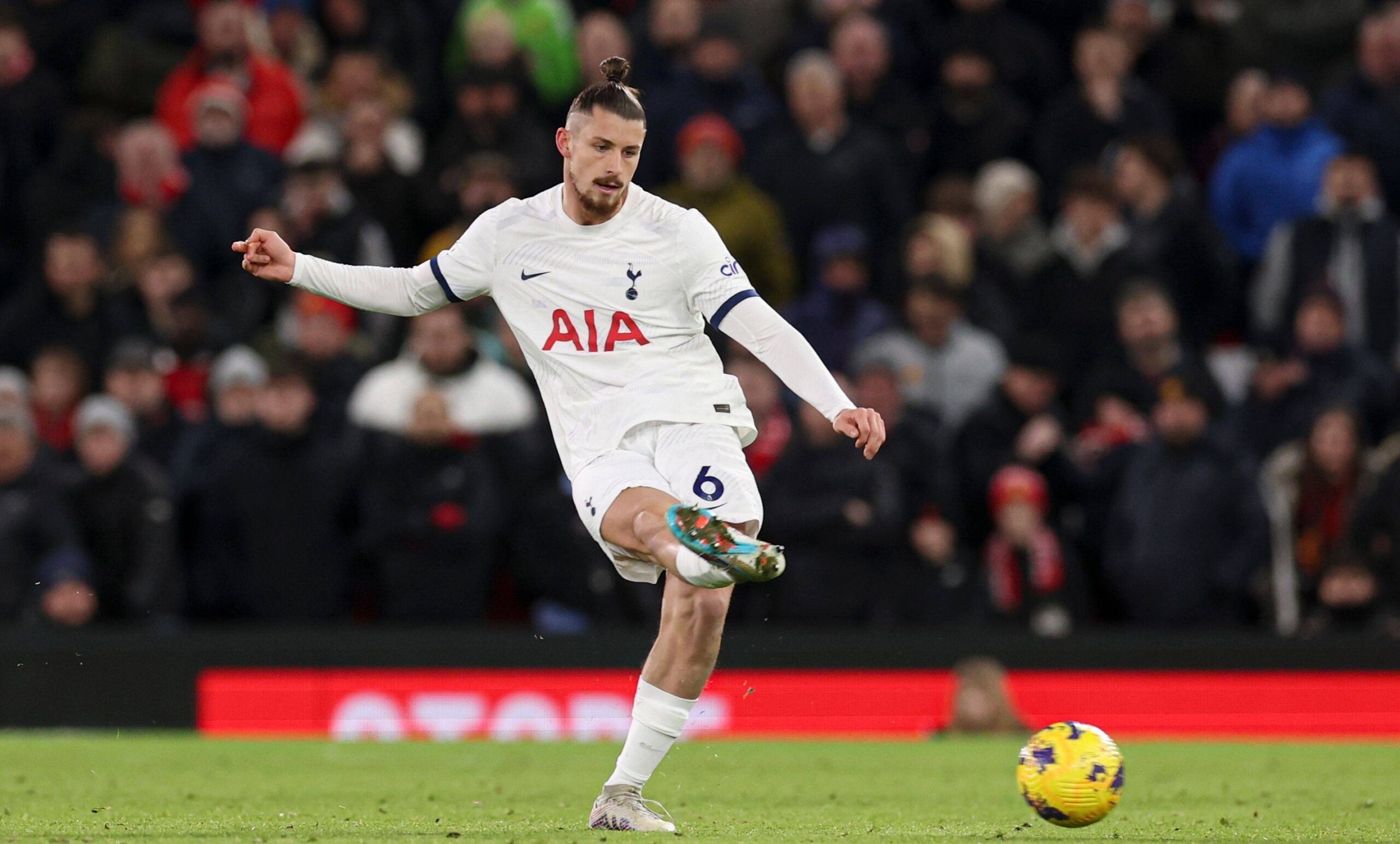 Dezastru pentru Tottenham la câteva minute după ce Radu Drăguşin a intrat pe teren