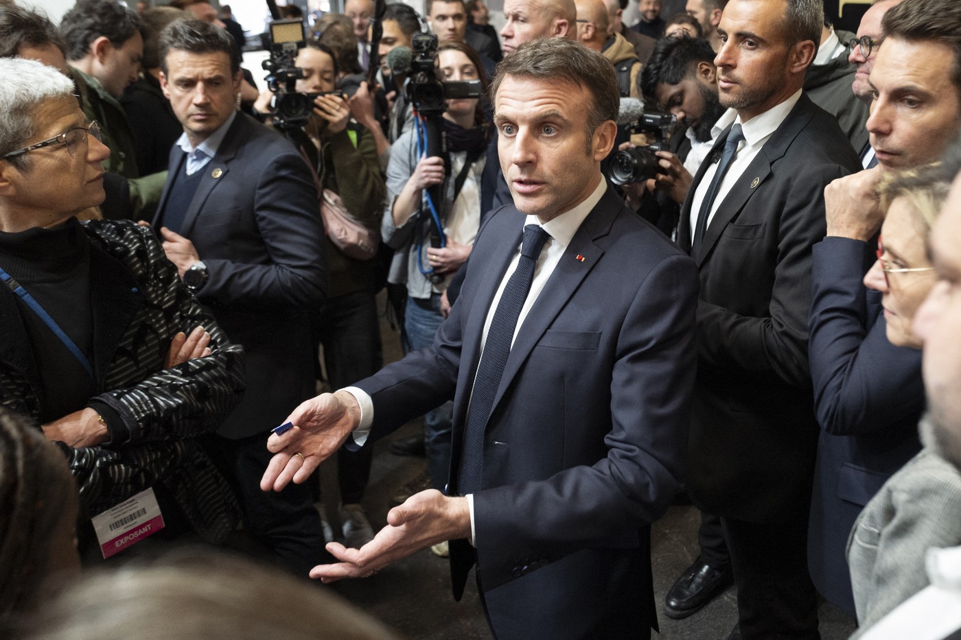 Fermierii francezi au încercat să-l ATACE pe președintele Emmanuel Macron, la o expoziție agricolă din Paris