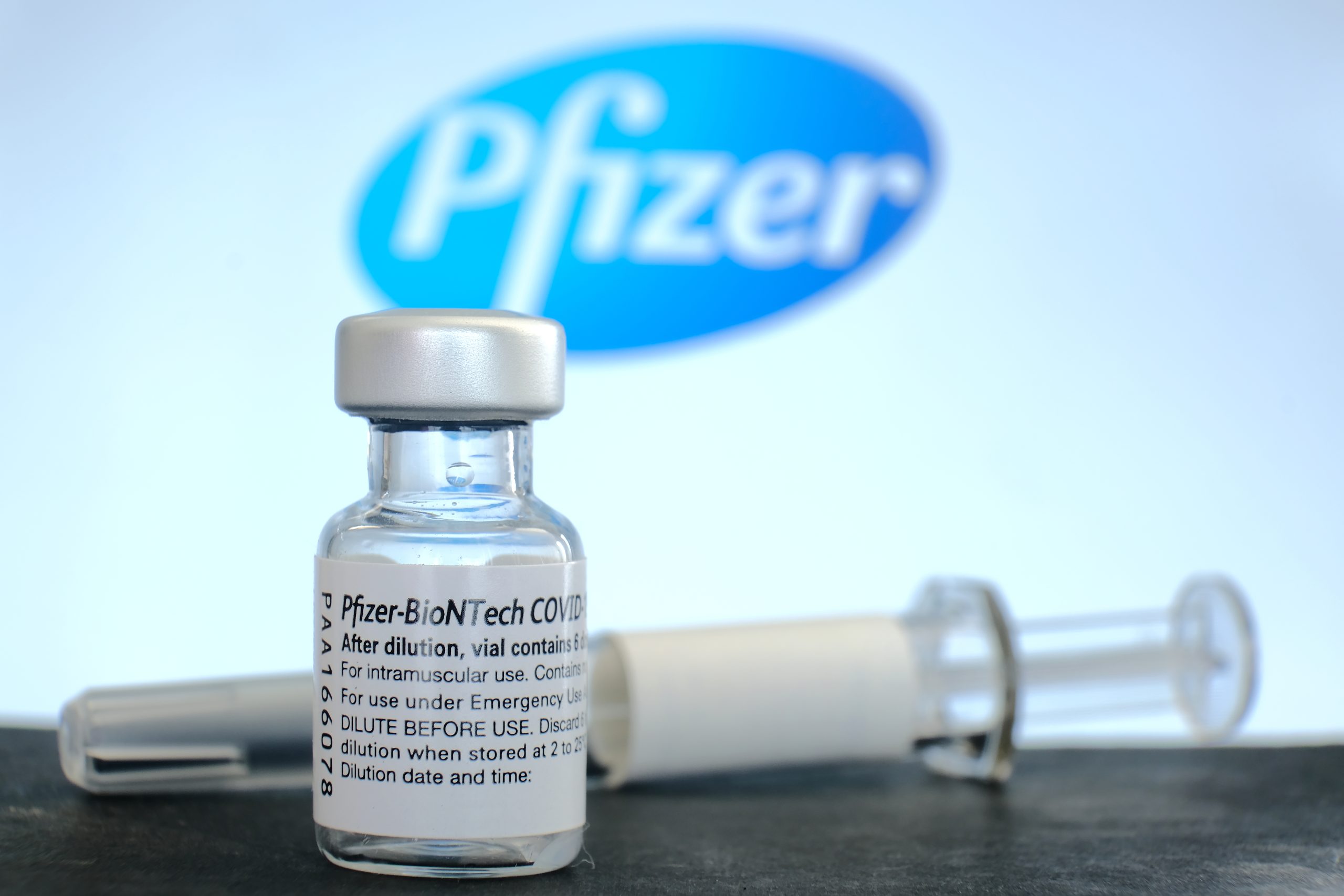 Guvernul se pregătește și de procesul cu Pfizer / Se face „nucleu” de 15 angajați ai Guvernului, care vor avea salarii majorate Guvernul se pregătește și de procesul cu Pfizer / Se face „nucleu” de 15 angajați ai Guvernului, care vor avea salarii majorate
