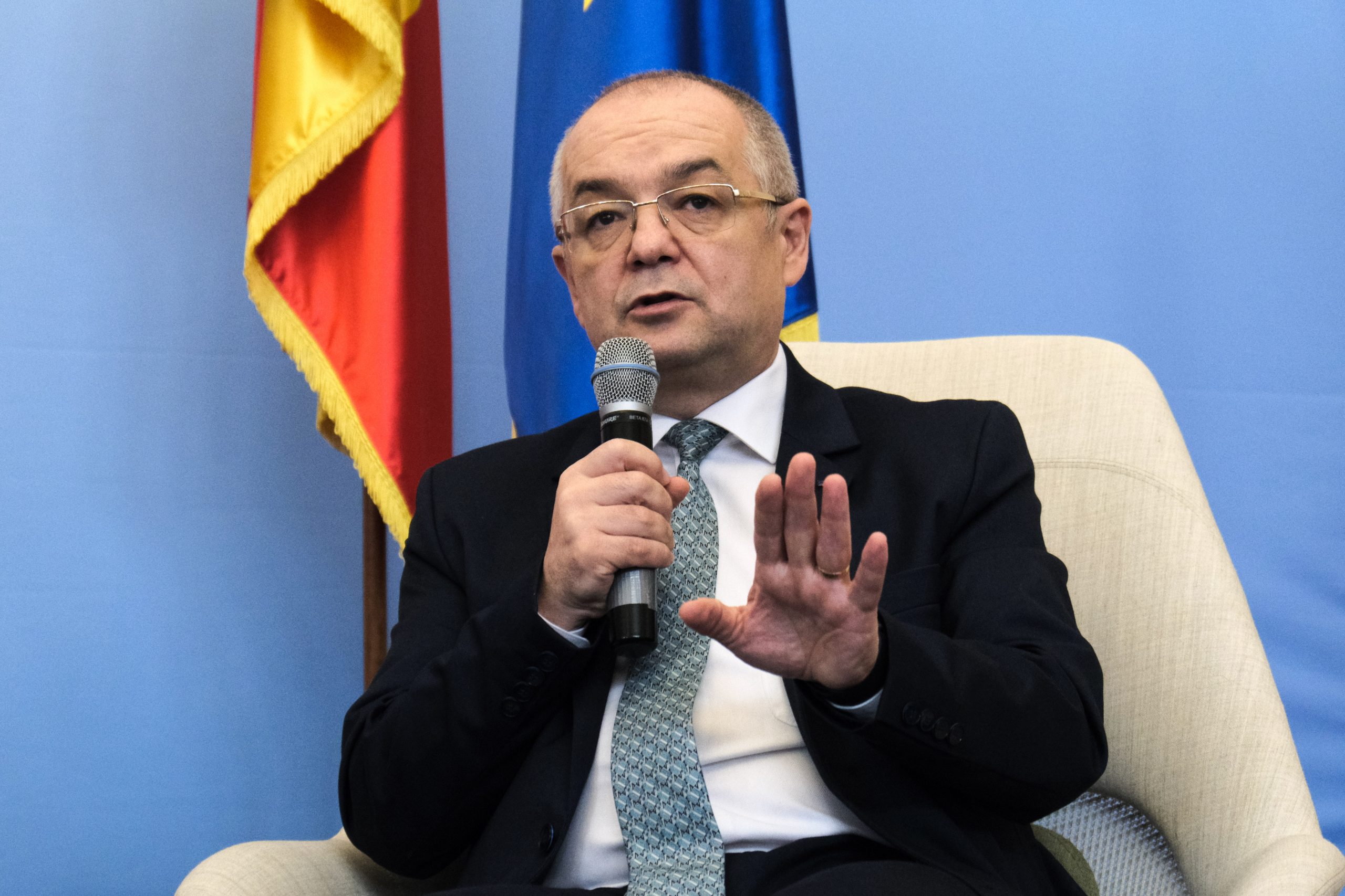 liberalul Sabin Sărmaș candidează împotriva lui Emil Boc!