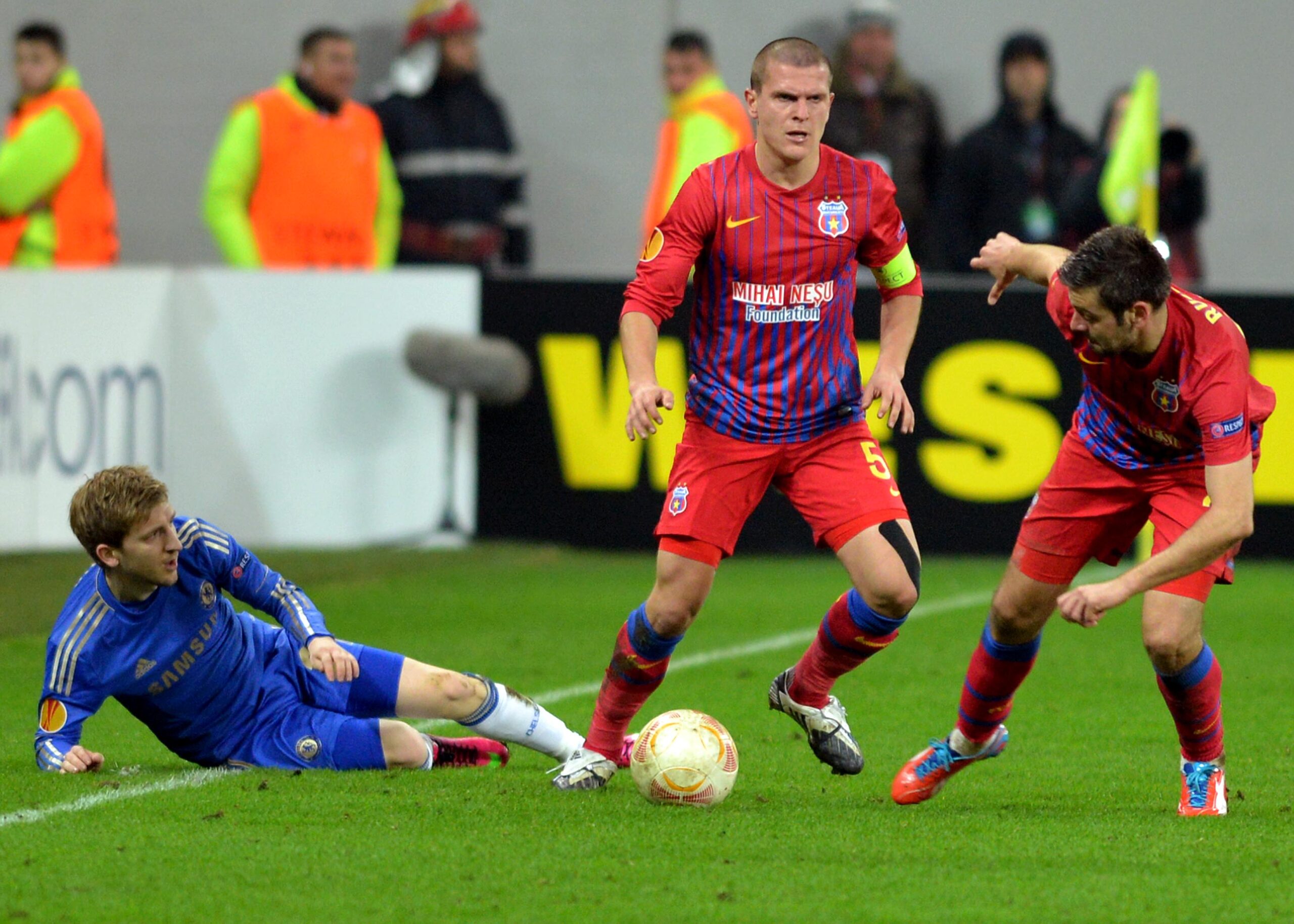 Alex Bourceanu votează echipa ideală FCSB! „Ei sunt fundașii!” Alex Bourceanu votează echipa ideală FCSB! „Ei sunt fundașii!”