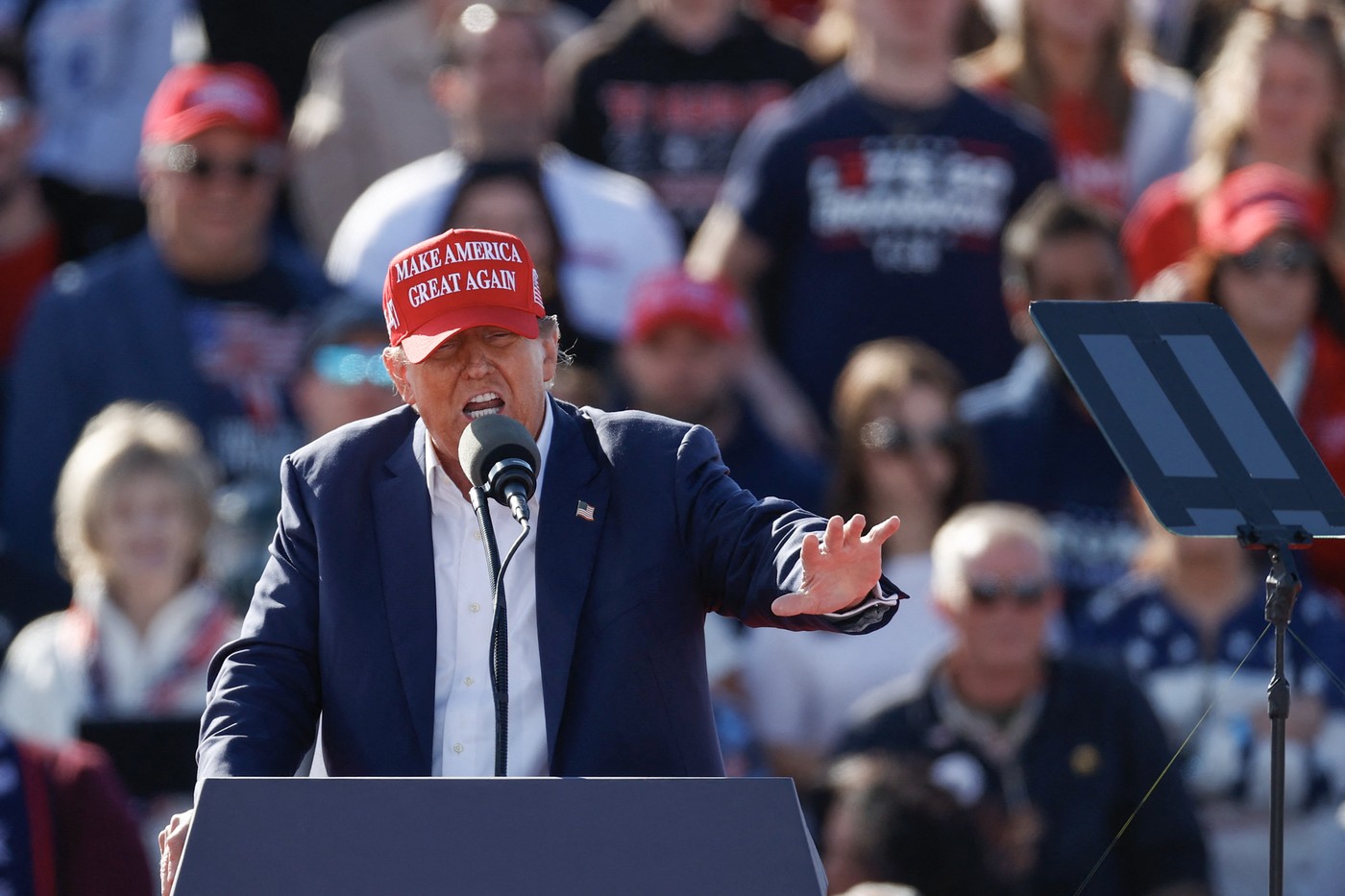 Trump le cere din nou țărilor EUROPENE să contribuie ”corect” la bugetul NATO și consideră avertismentul privind apărarea ”formă de negociere” Trump le cere din nou țărilor EUROPENE să contribuie ”corect” la bugetul NATO și consideră avertismentul privind apărarea ”formă de negociere”