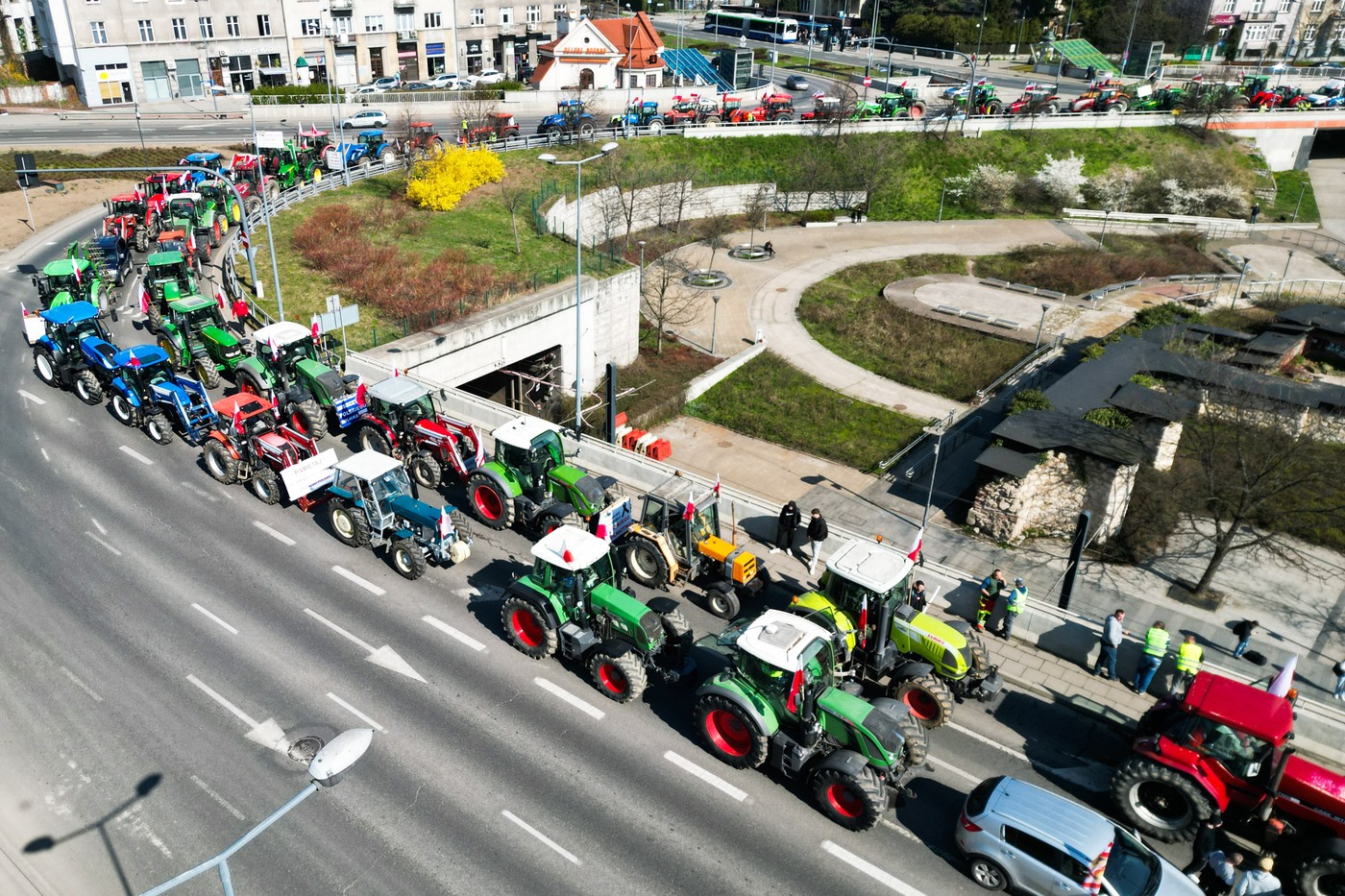 Fermierii polonezi intensifică PROTESTELE, acuzând UE că vrea distrugerea agriculturii Poloniei