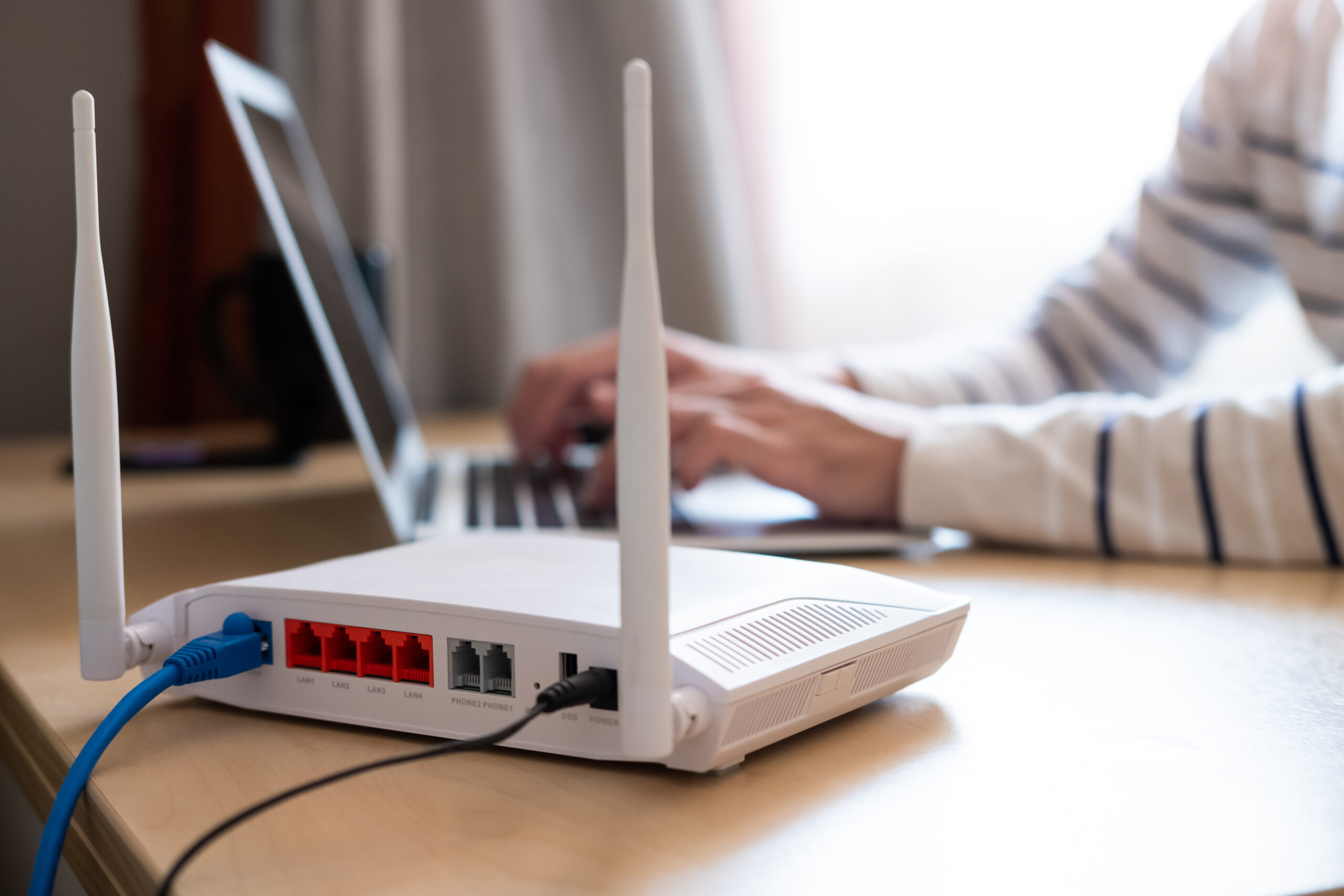 Un student rus a fost o condamnat la 10 zile de închisoare pentru că şi-a redenumit reţeaua wi-fi cu sloganul „Slava Ucraina”