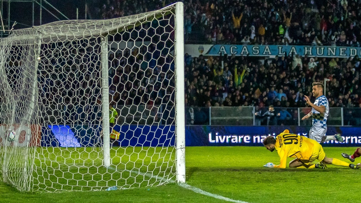 Reacțiile cluburilor Corvinul și CFR imediat după rezultatul surprinzător de la Hunedoara