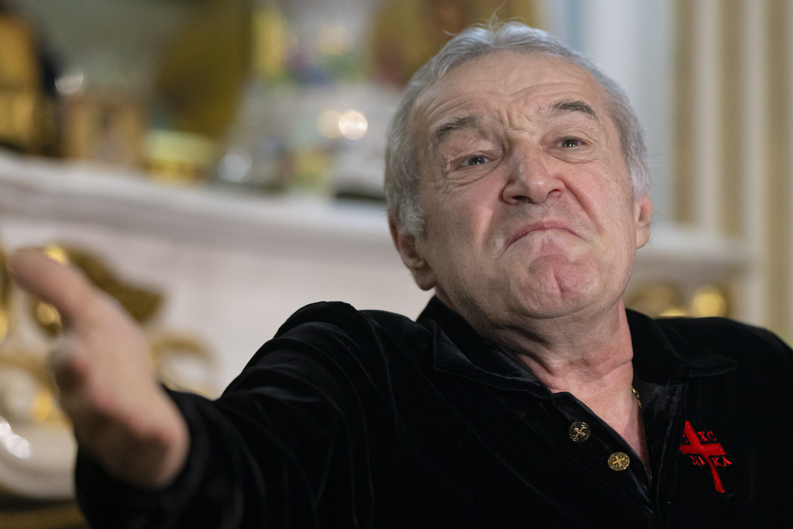 Gestul incredibil de solidaritate pe care fotbaliștii FCSB l-au făcut pentru Eduard Radaslavescu, după ce Gigi Becali l-a scos după doar 28 de minute! Șut are curajul să spună ceea ce toți gândeau: „Am trecut mulți prin asta”