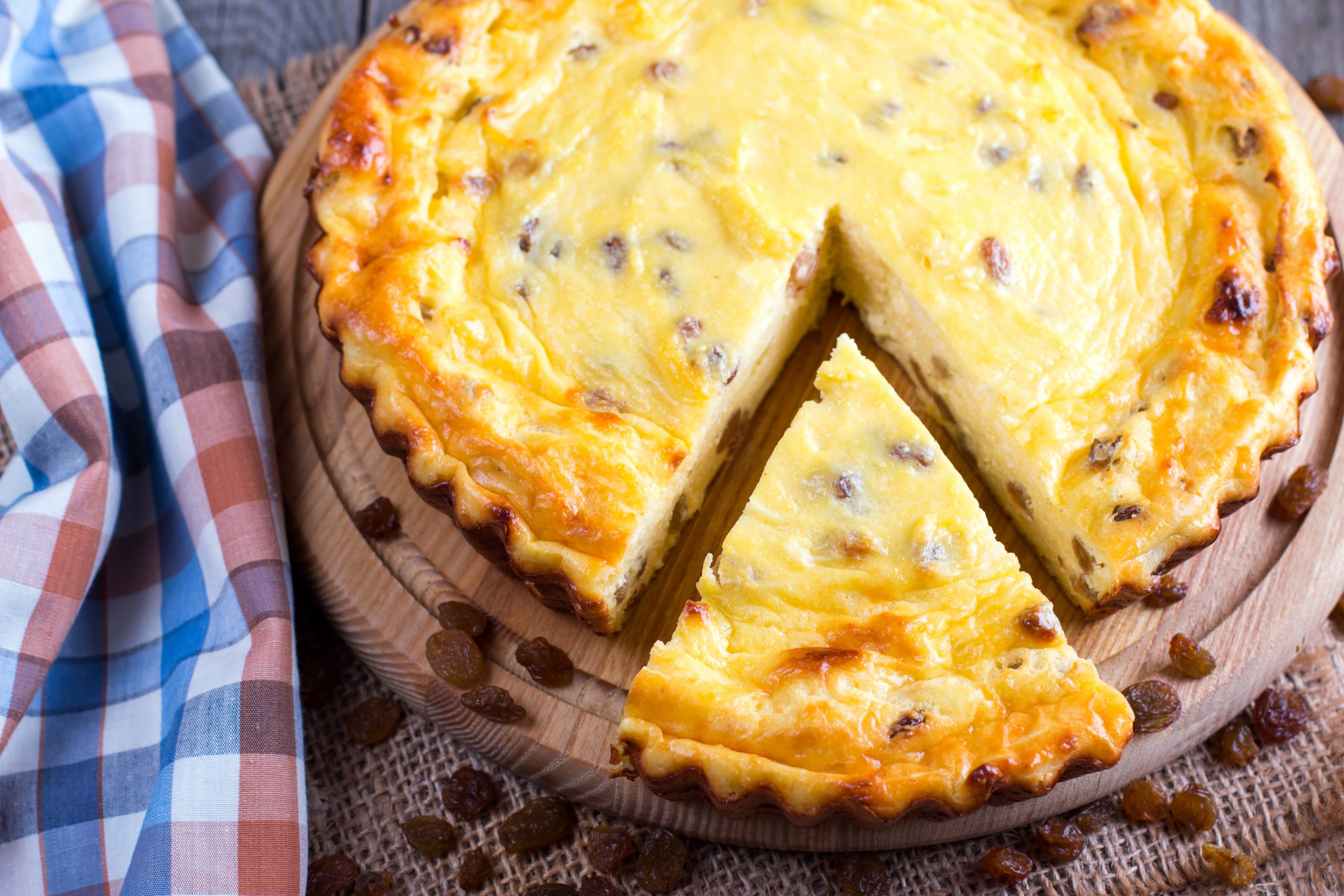 Rama Pentru Copt și Prăjituri Prezintă O Rețetă-inspirație Pentru Masa De Paște, Pască-tort Delicioasă Care Va Completa Perfect Masa De Sărbători. Rama Pentru Copt și Prăjituri Prezintă O Rețetă-inspirație Pentru Masa De Paște, Pască-tort Delicioasă Care Va Completa Perfect Masa De Sărbători.