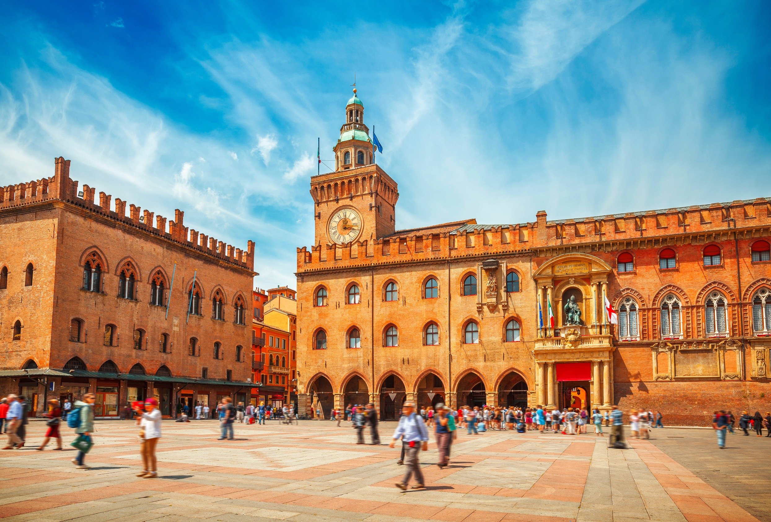 Bologna – Curiozități Despre Orașul Care Găzduiește Cea Mai Veche Universitate Din Lume