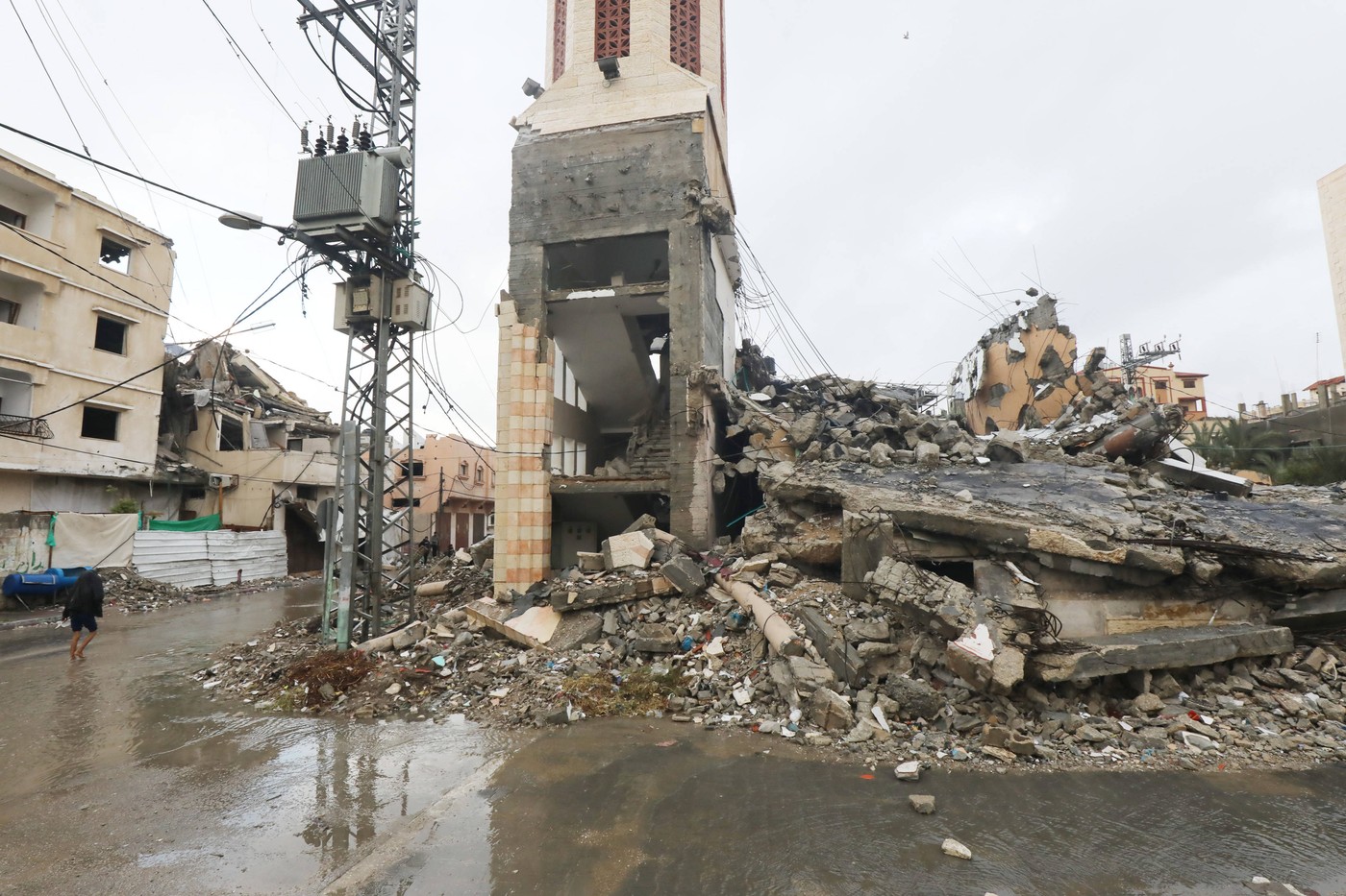 Membri ai familiei unuia dintre liderii Hamas, uciși într-un raid aerian /Israelul se teme că vor fi afectate negocierile