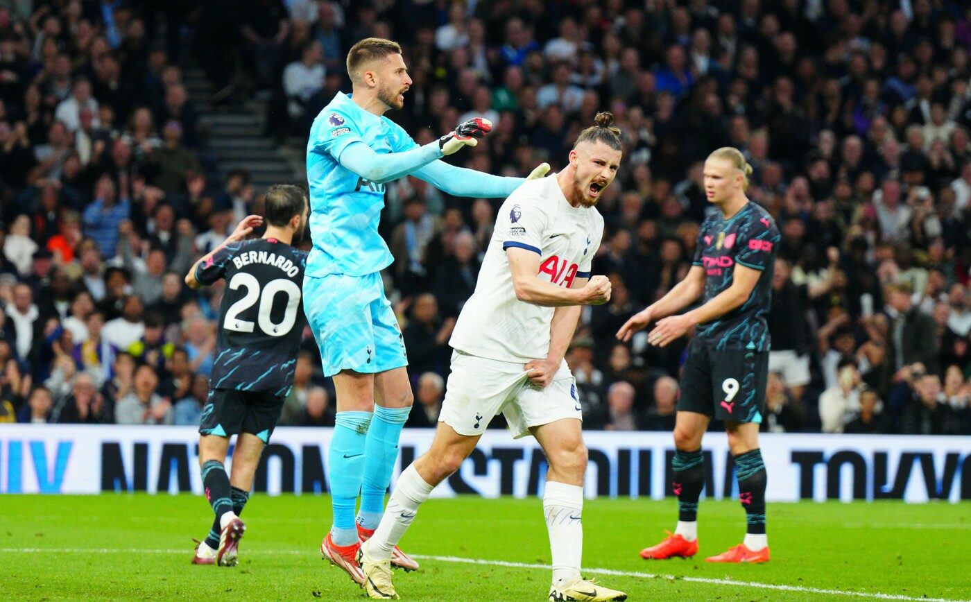 Ce notă pentru Radu Drăguşin după ce s-a tăvălit cu Erling Haaland în Tottenham Ce notă pentru Radu Drăguşin după ce s-a tăvălit cu Erling Haaland în Tottenham