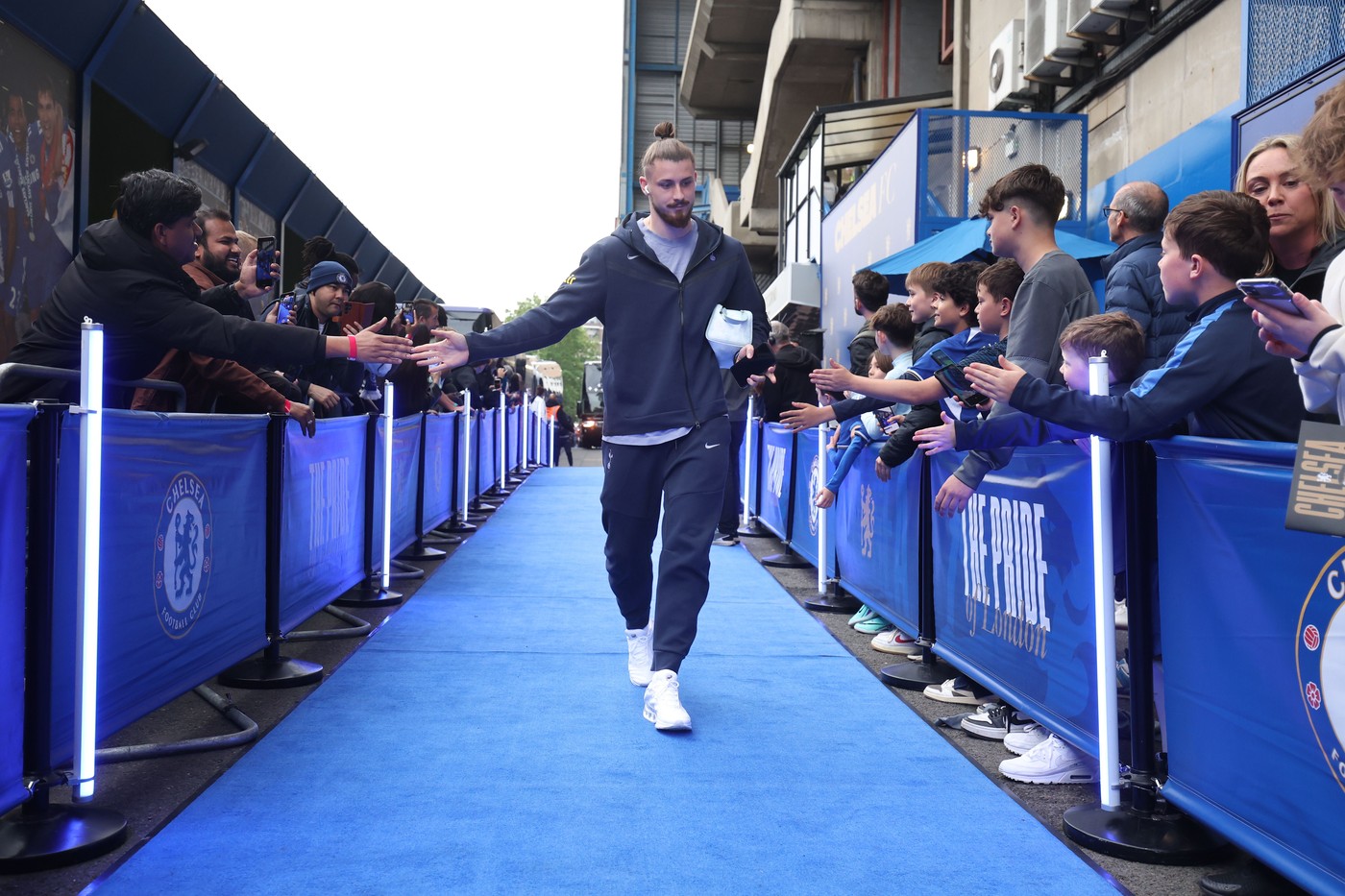 Radu Drăgușin, lovitură cruntă din partea lui Ange Postecoglou în meciul Chelsea