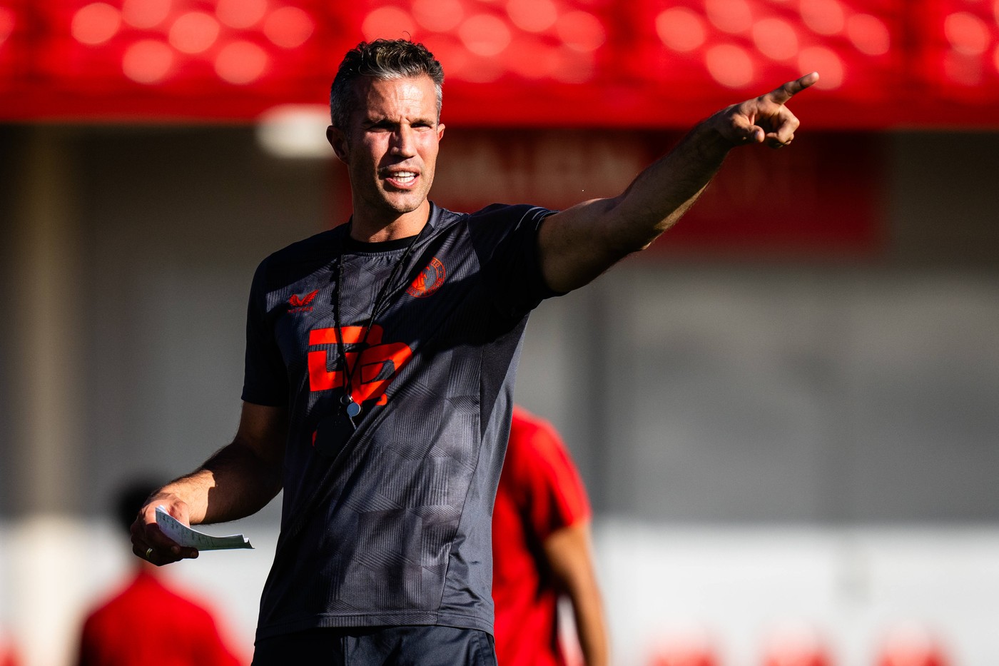 Robin van Persie este noul antrenor al echipei! Legendarul atacant olandez a semnat Robin van Persie este noul antrenor al echipei! Legendarul atacant olandez a semnat