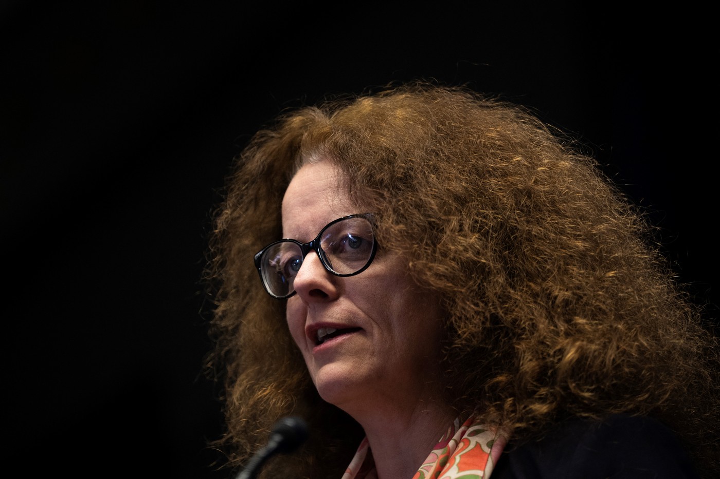 Un oficial BCE îndeamnă băncile naționale să evalueze RISCURILE achizițiilor de obligațiuni /Trebuie analizate ”beneficiile și costurile”