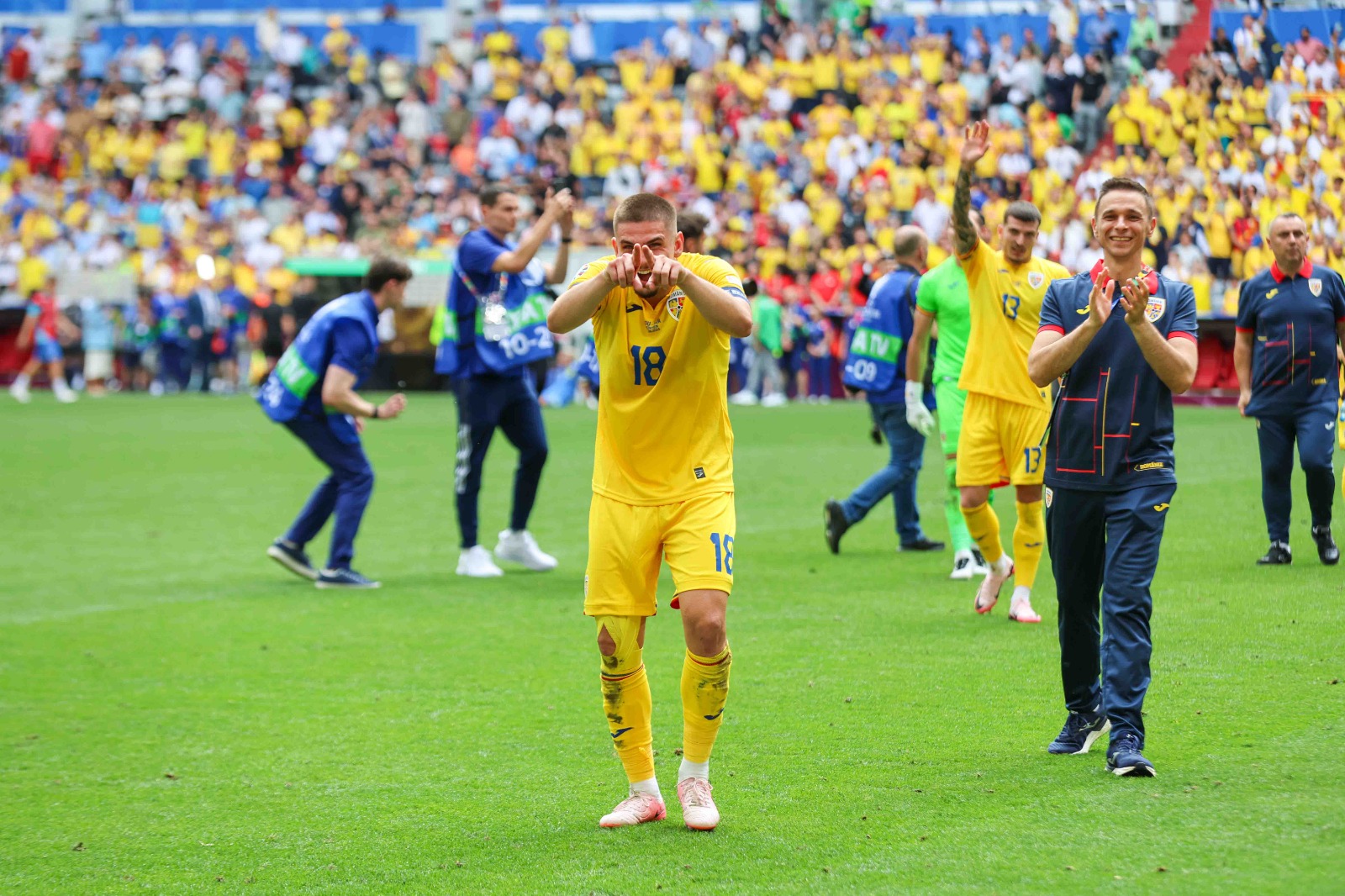 Nicolae Stanciu, Valentin Mihăilă și Andrei Rațiu i-au “îngropat” pe Mbappe, Kimmich și Dembele! 