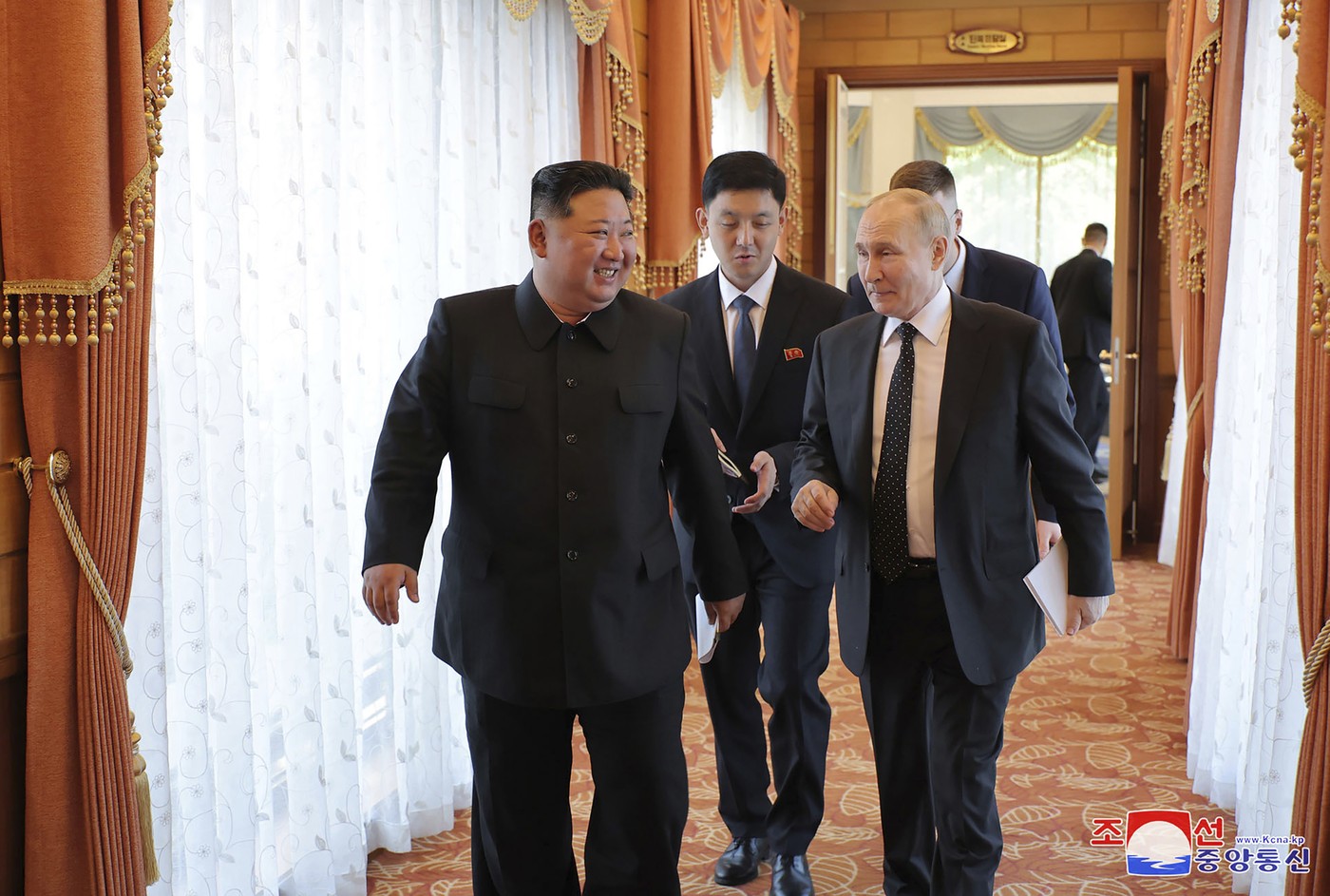 Uniți în IZOLARE, Putin și Kim Jong Un vor să „fenteze” sancțiunile. „Un risc pentru ordinea mondială, acrobațiile retorice nu justifică acțiunile”