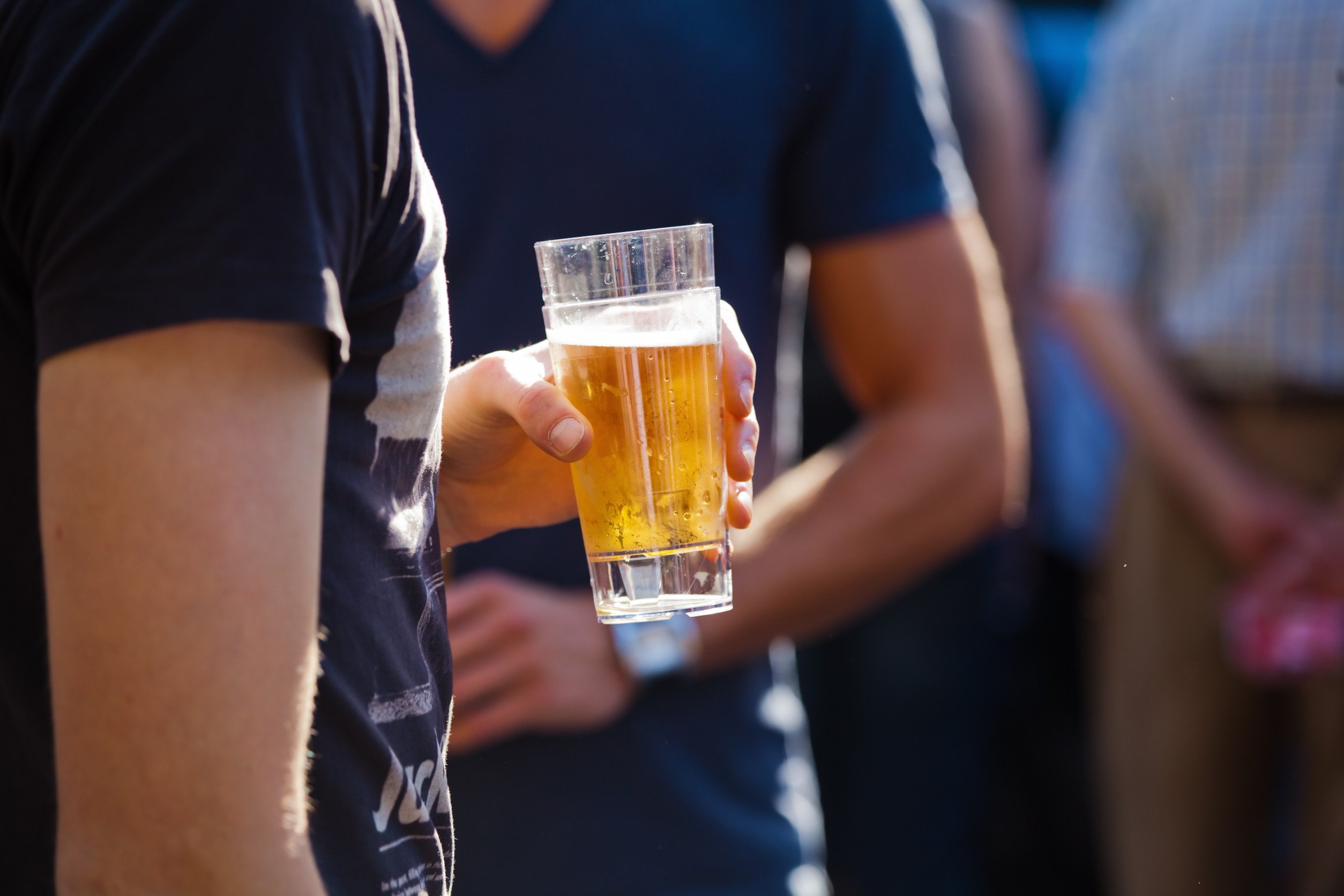 De Ce Nu Ar Trebui Să Bei Bere Pe Caniculă?