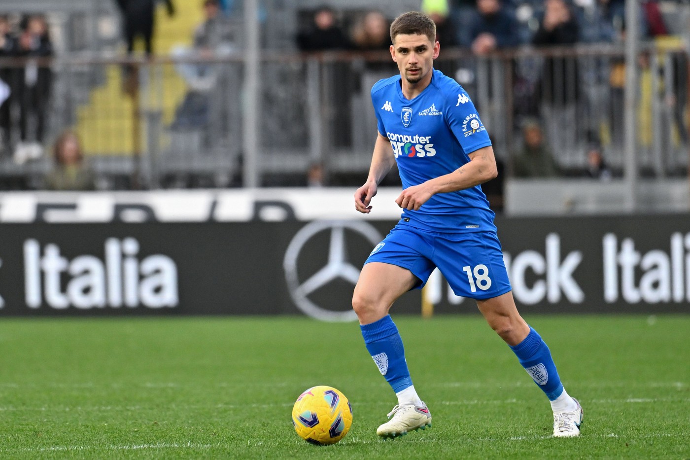 România ar putea avea încă un jucător în Premier League! Mijlocașul român e dorit în Anglia, după EURO 2024 România ar putea avea încă un jucător în Premier League! Mijlocașul român e dorit în Anglia, după EURO 2024