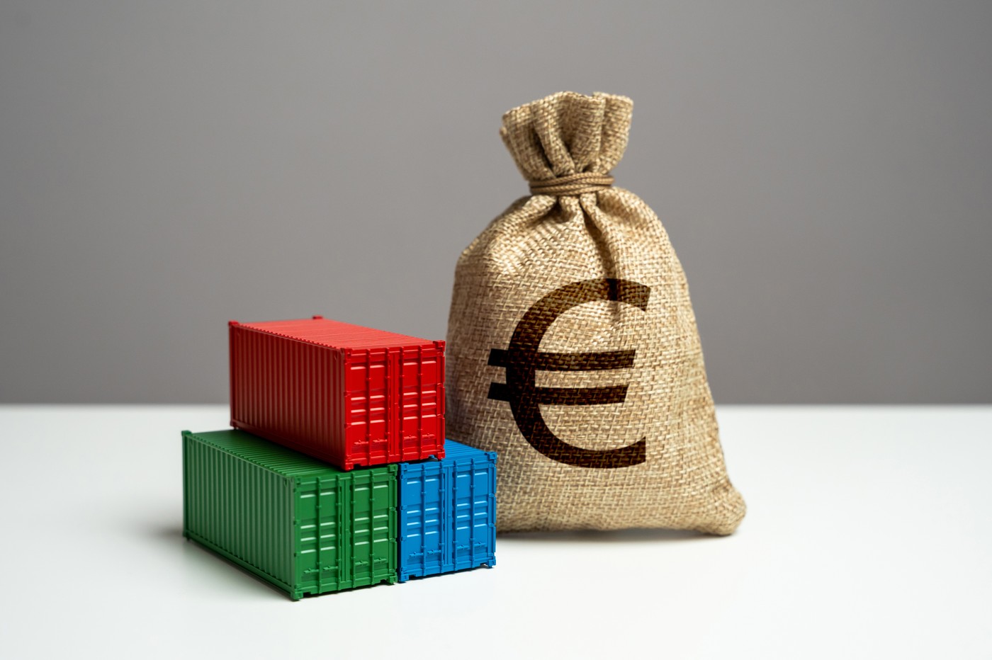 Firmele din spațiul UE ar fi afectate semnificativ de ȘOCURI produse în rețelele de aprovizionare cu materii prime din China